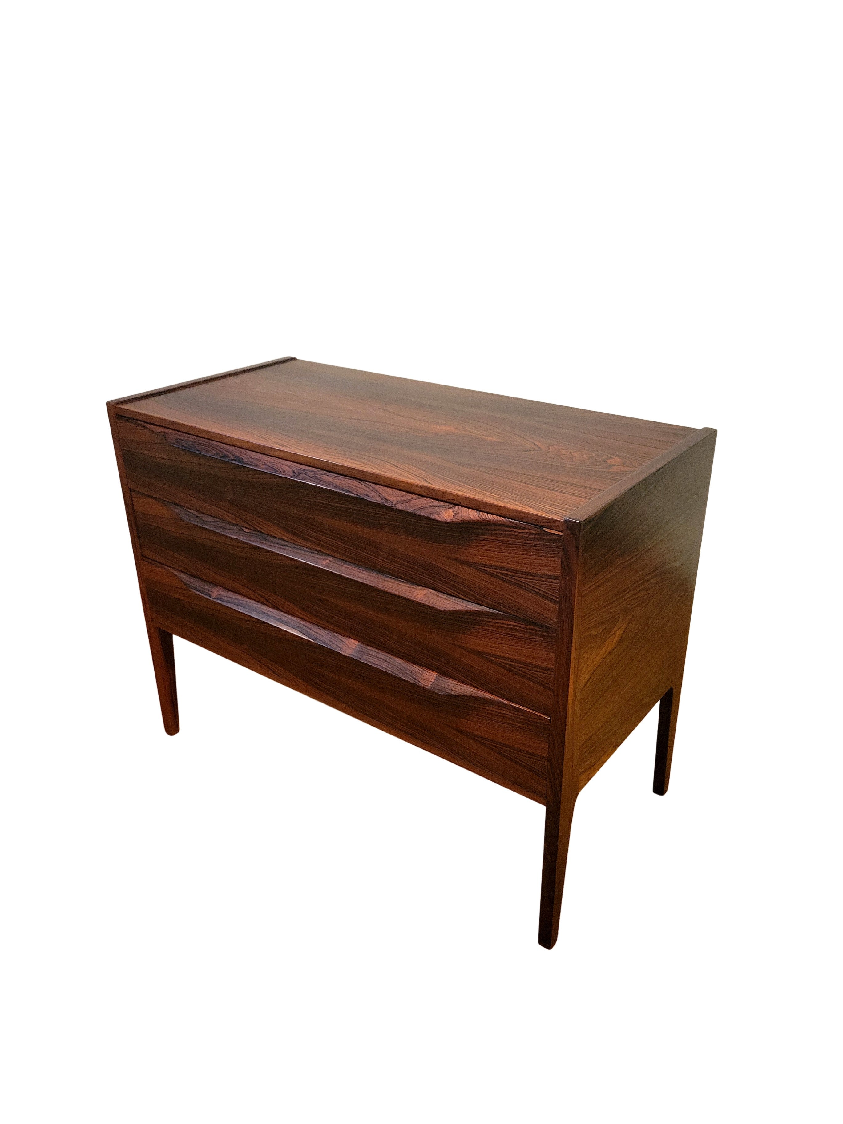 Chest_of_drawers_model_34_in_rosewood_by_Kai_Kristiansen_for_Aksel_Kjersgaard