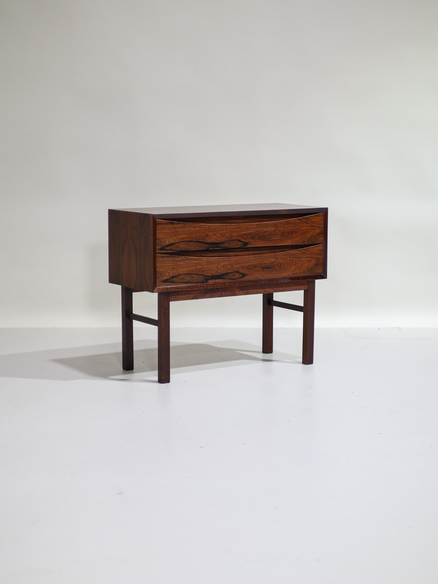 Chest_of_drawers_rosewood_hall_cabinet_Danish_vintage_Arne_Vodder