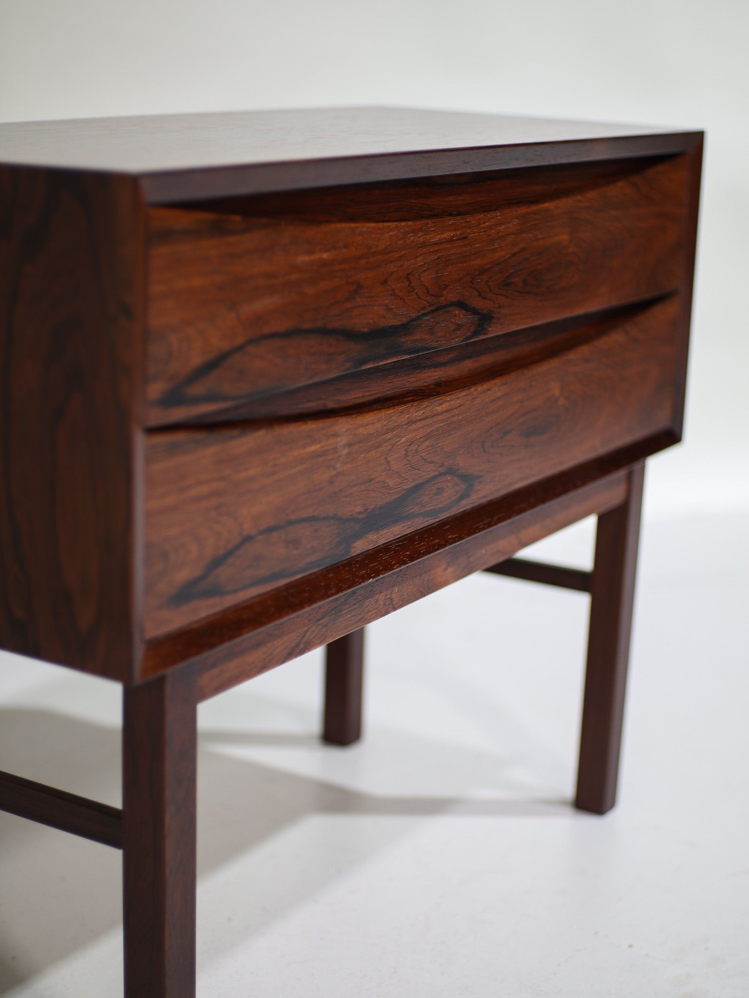 Chest_of_drawers_rosewood_hall_cabinet_Danish_vintage_Arne_Vodder