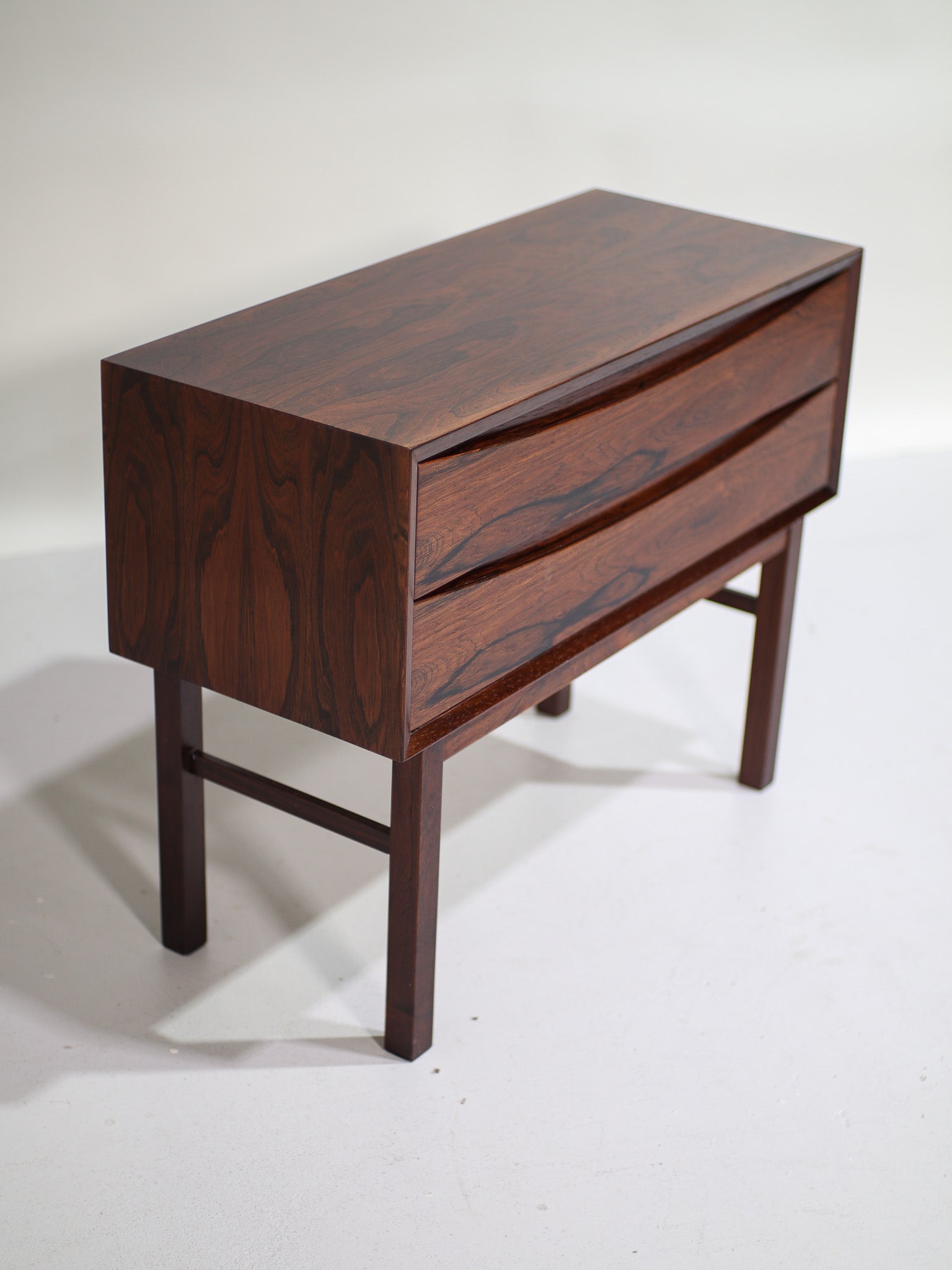 Chest_of_drawers_rosewood_hall_cabinet_Danish_vintage_Arne_Vodder
