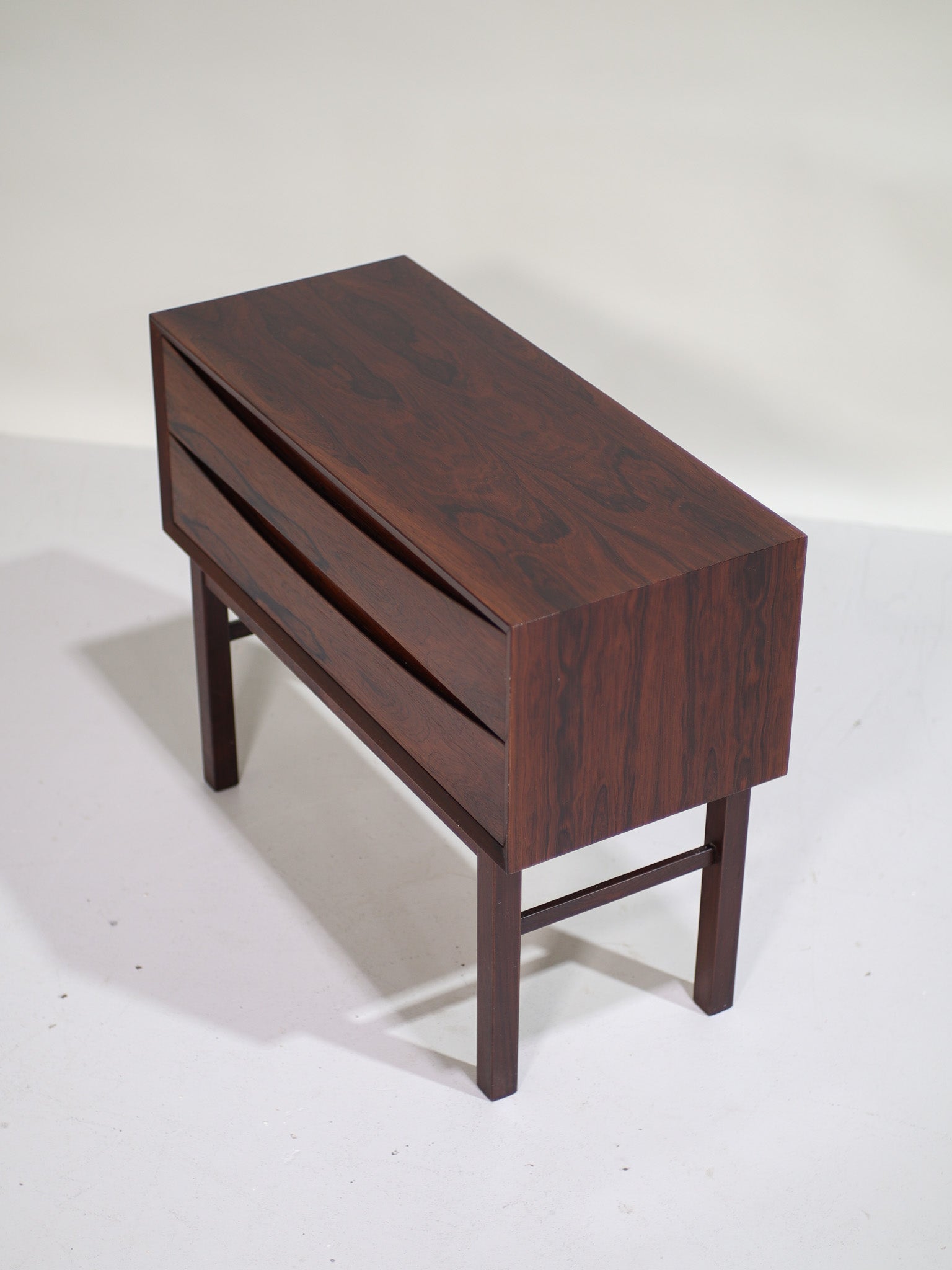 Chest_of_drawers_rosewood_hall_cabinet_Danish_vintage_Arne_Vodder