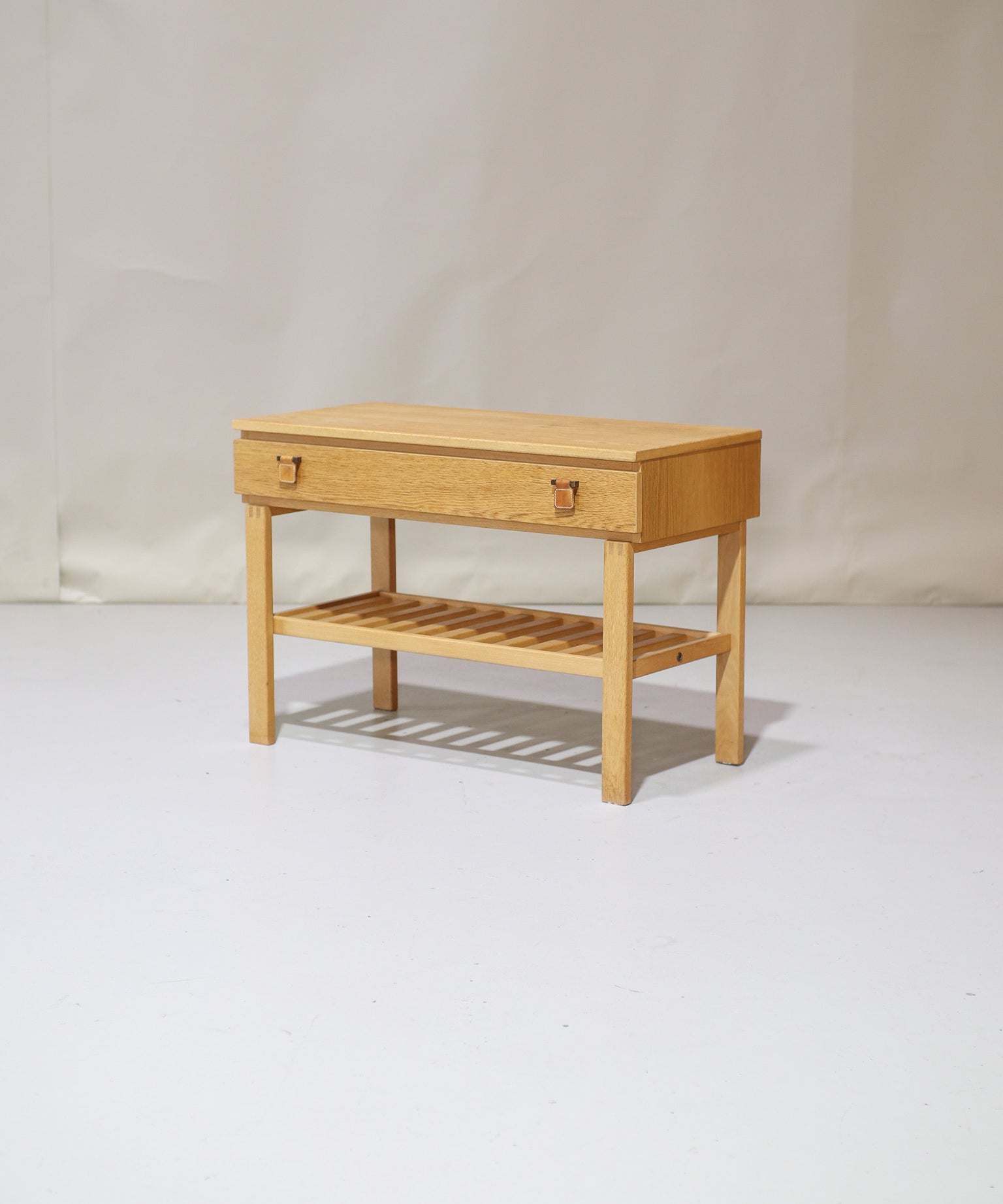 Chest_of_drawers_Sigurd_Göransson_hall_cabinet_oak_Swedish