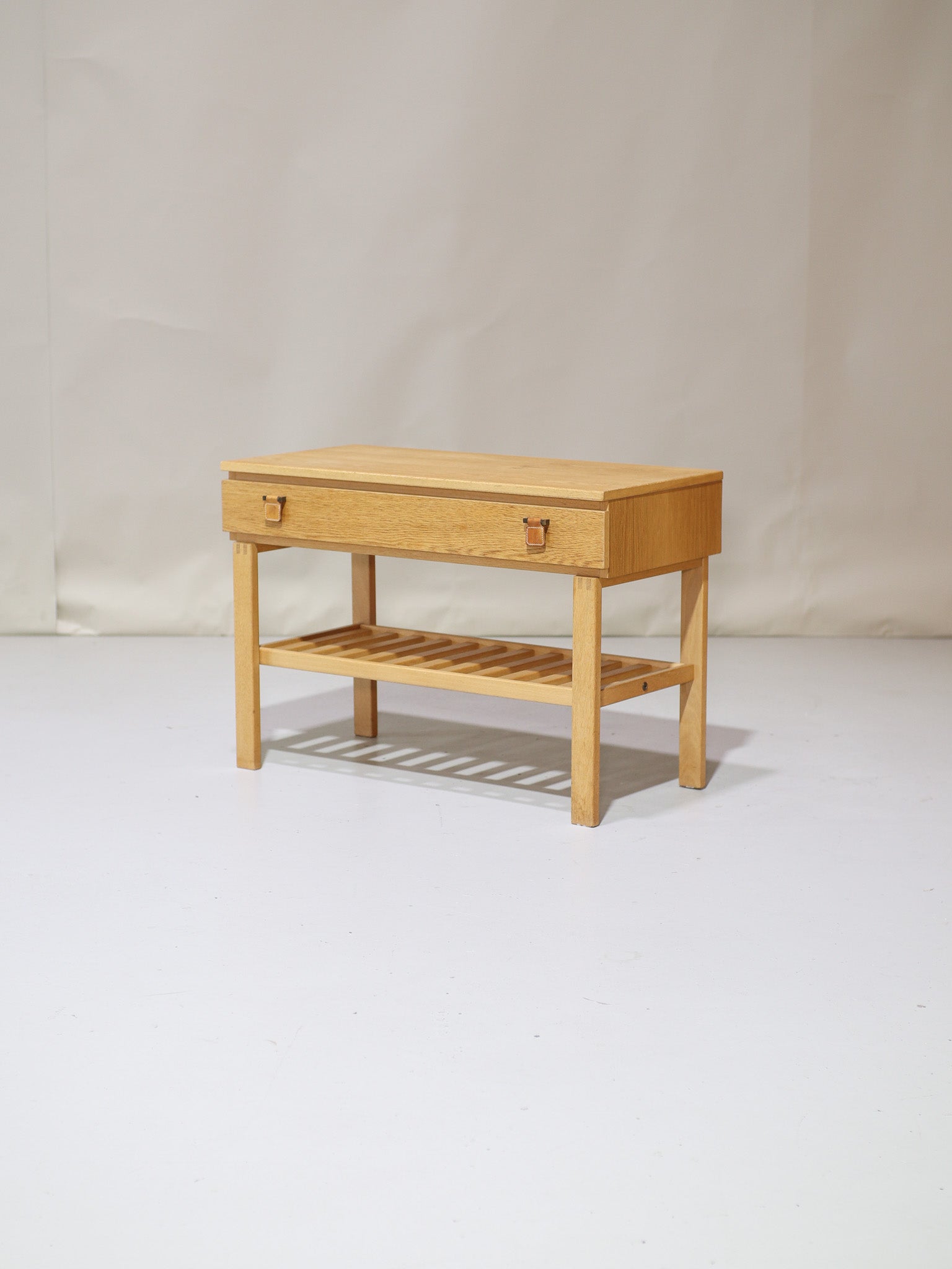 Chest_of_drawers_Sigurd_Göransson_hall_cabinet_oak_Swedish