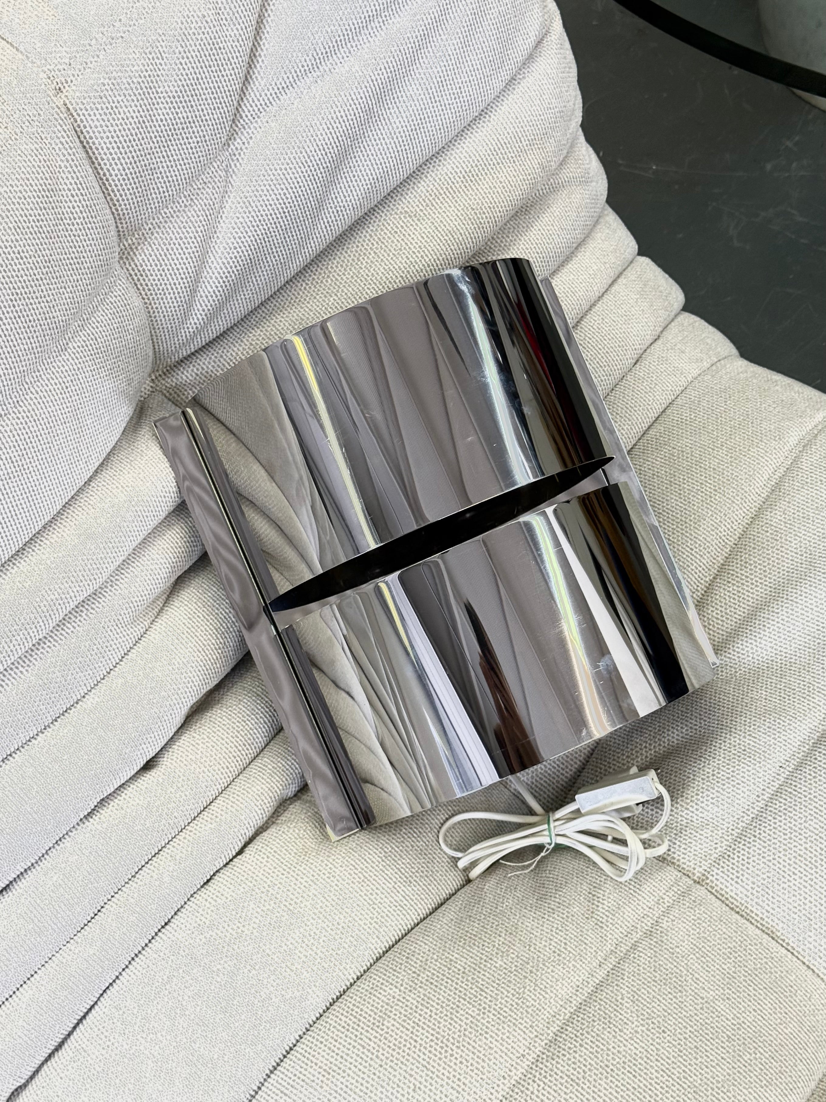 Chrome_space_age_wall_lamp_by_Minilumi_Design