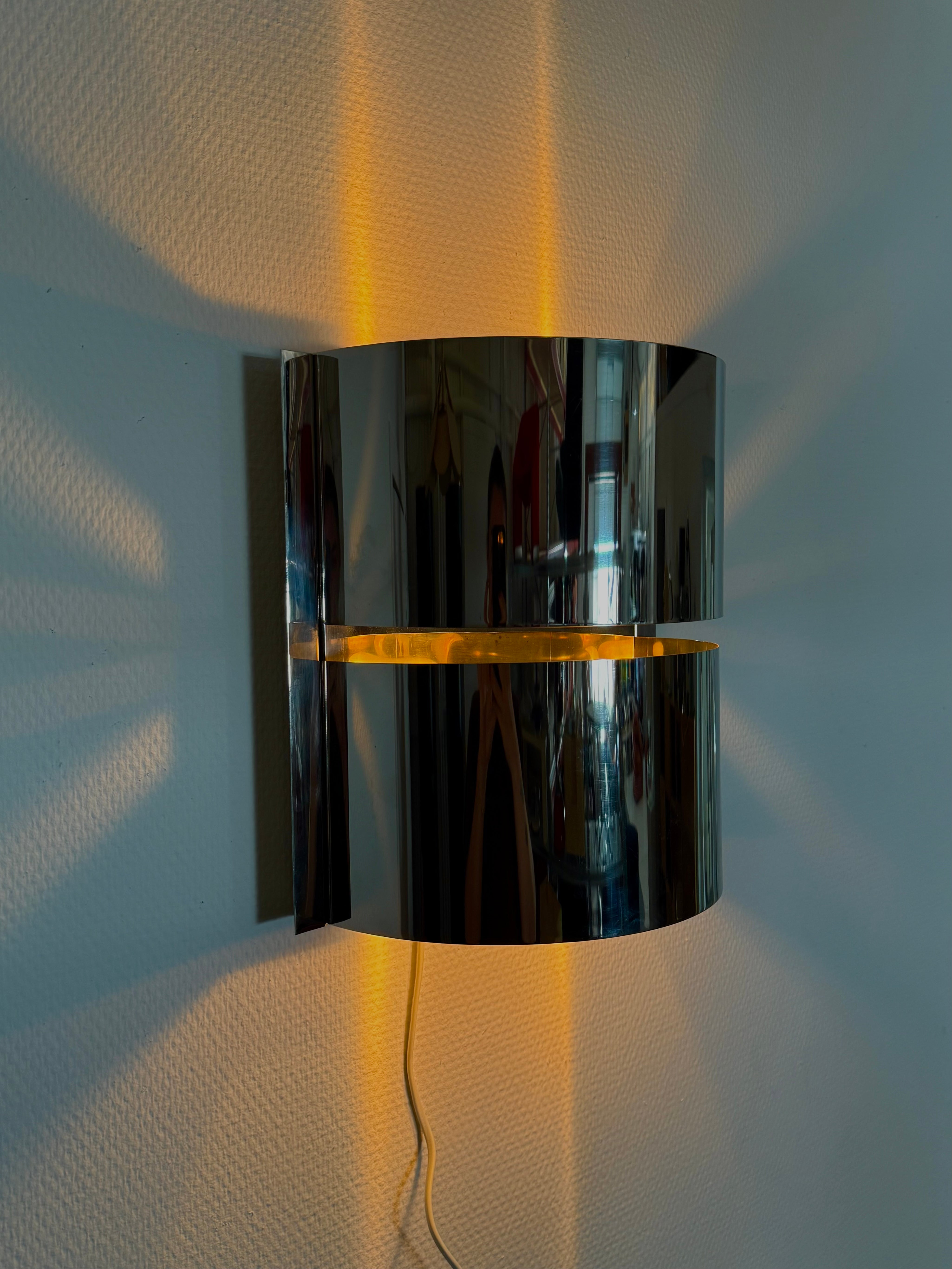 Chrome_space_age_wall_lamp_by_Minilumi_Design