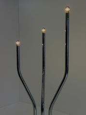 Chrome_tubular_frame_design_floor_lamp_by_Goffredo_Reggiani