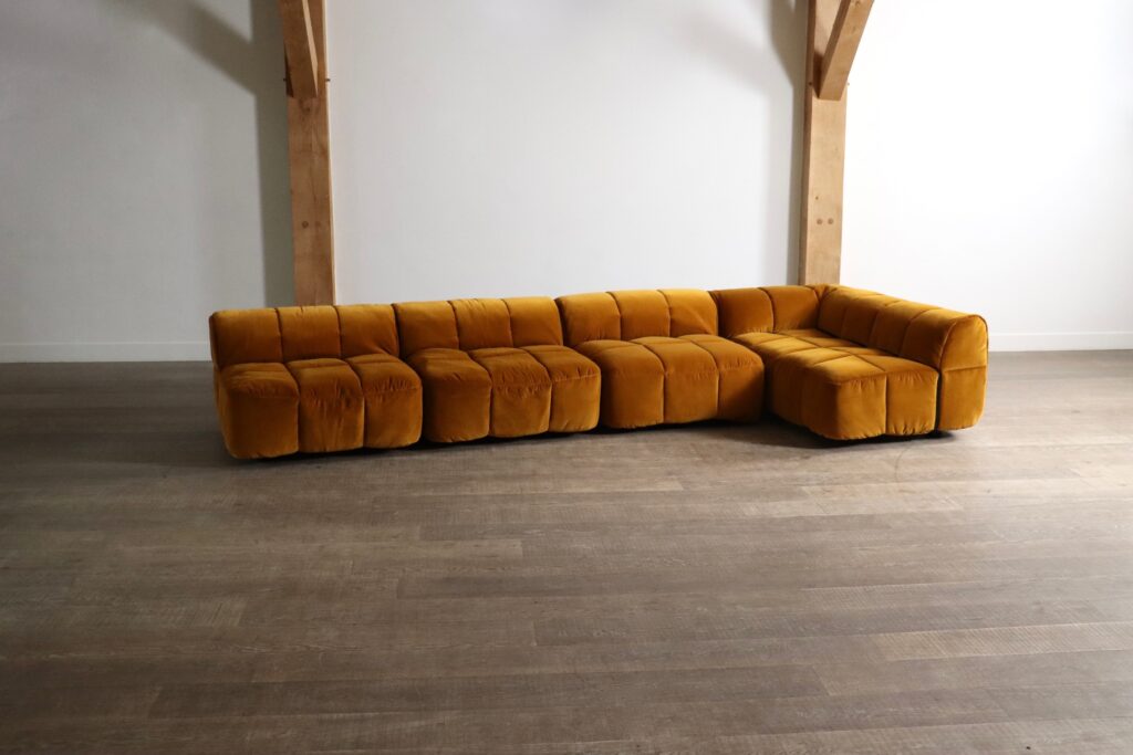Cini_Boeri_Strips_Sofa_for_Arflex_in_Velvet,_Italy_1968