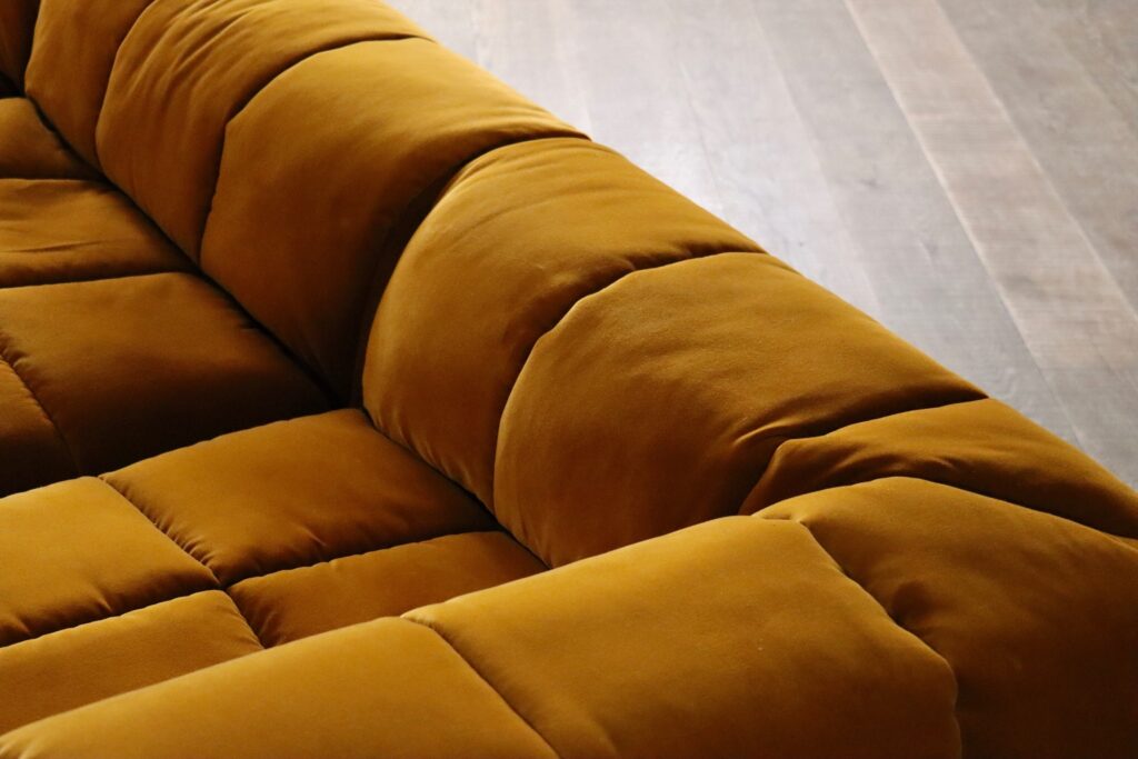 Cini_Boeri_Strips_Sofa_for_Arflex_in_Velvet,_Italy_1968