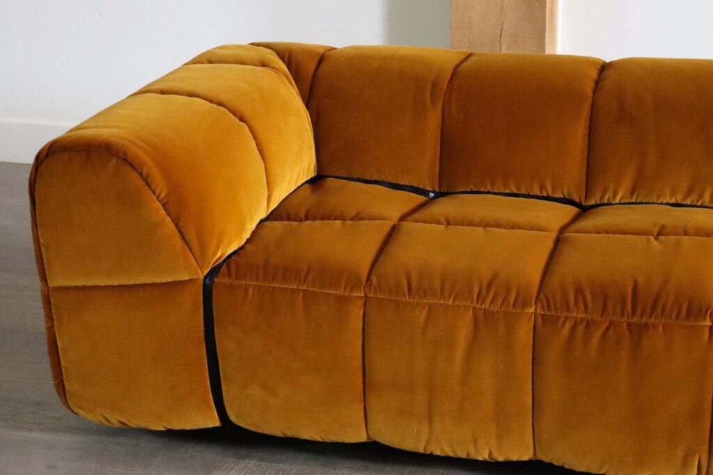 Cini_Boeri_Strips_Sofa_for_Arflex_in_Velvet,_Italy_1968