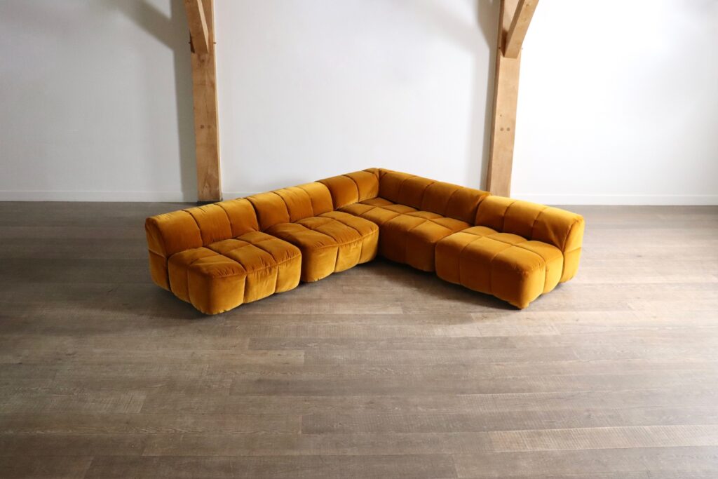 Cini_Boeri_Strips_Sofa_for_Arflex_in_Velvet,_Italy_1968