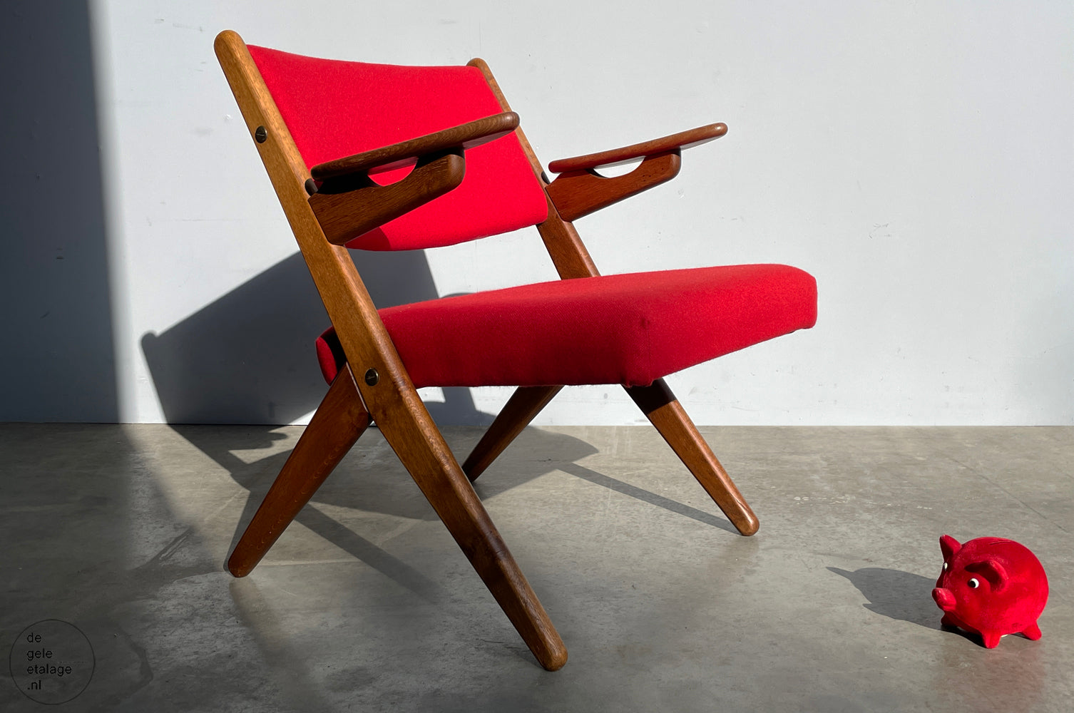 Classic_Danish_vintage_scissor_armchair_by_Arne_Hovmand_Olsen_in_OAK,_1960s
