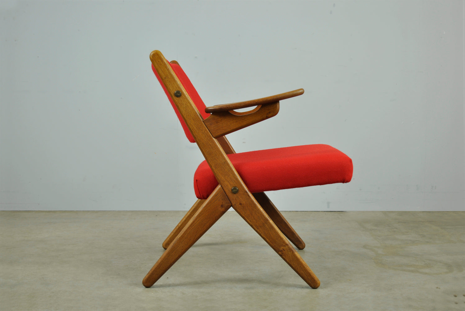 Classic_Danish_vintage_scissor_armchair_by_Arne_Hovmand_Olsen_in_OAK,_1960s