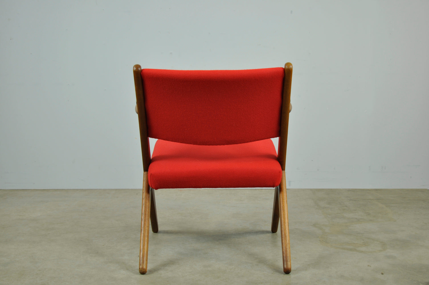 Classic_Danish_vintage_scissor_armchair_by_Arne_Hovmand_Olsen_in_OAK,_1960s