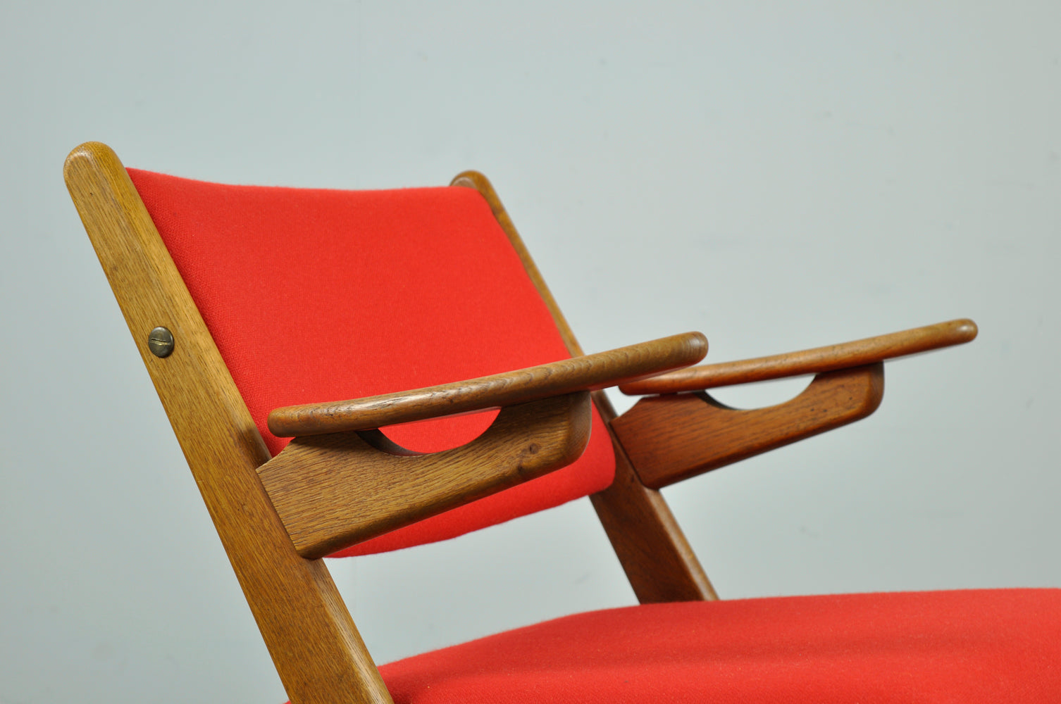 Classic_Danish_vintage_scissor_armchair_by_Arne_Hovmand_Olsen_in_OAK,_1960s