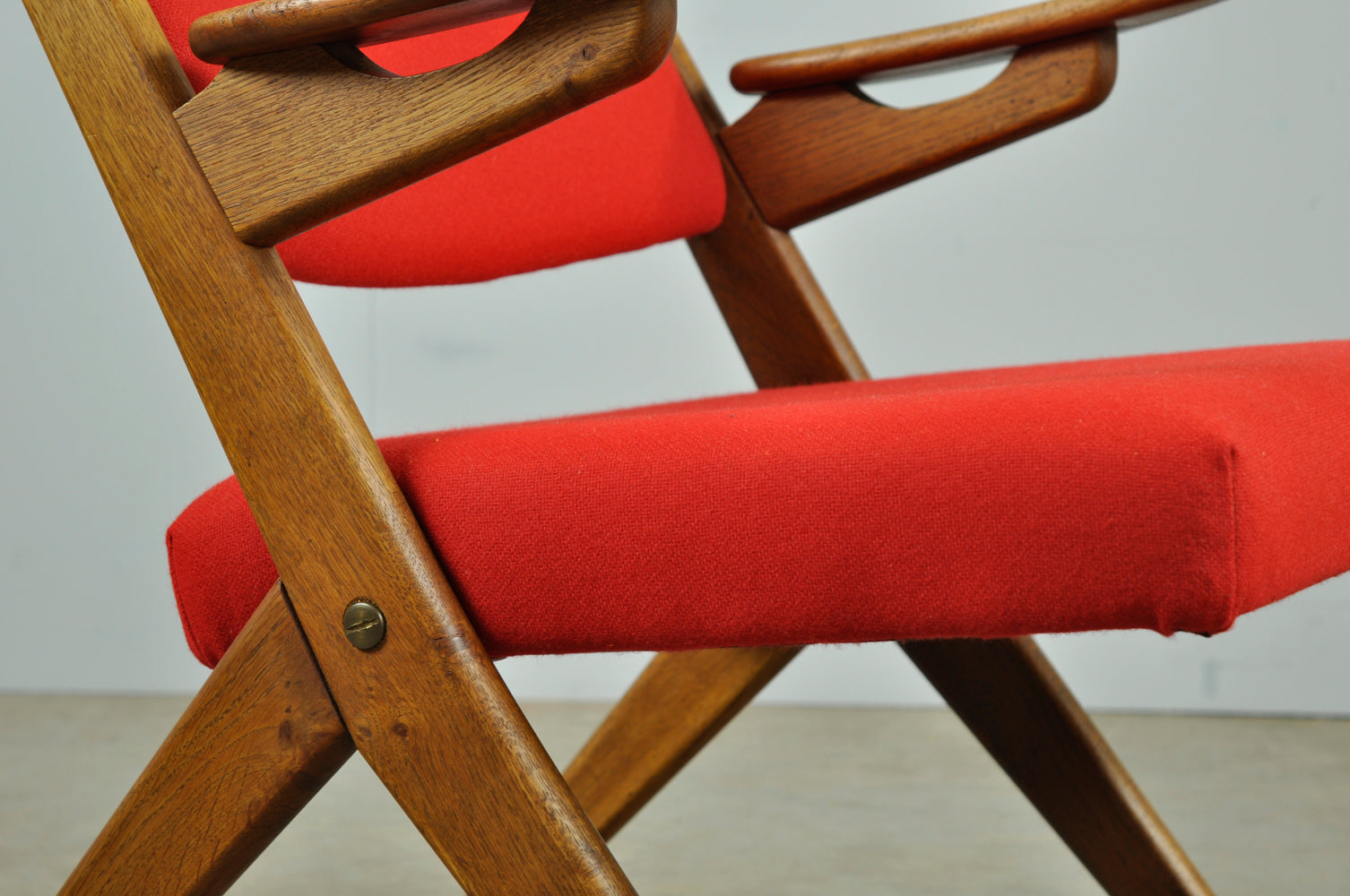 Classic_Danish_vintage_scissor_armchair_by_Arne_Hovmand_Olsen_in_OAK,_1960s
