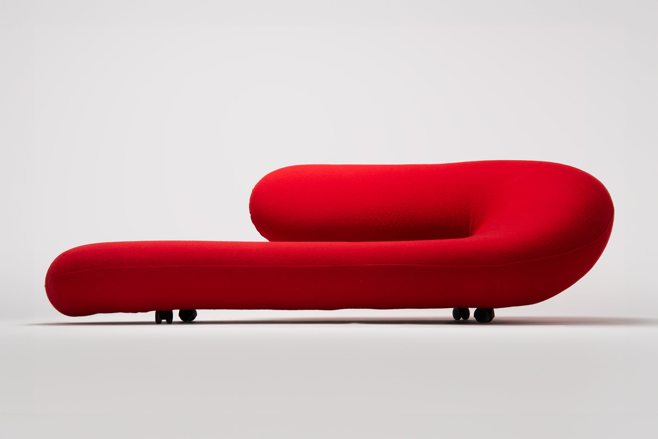 Cleopatra_Chaise_Lounge_by_Geoffrey_Harcourt_from_1980s_Netherlands