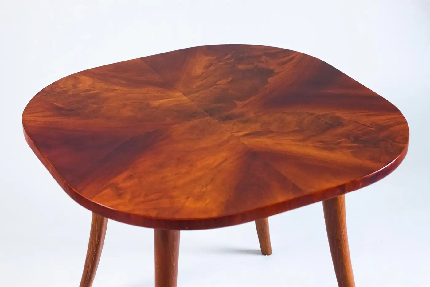 Coffee_Table_by_Gunnel_Nyman_from_1950s_Finland