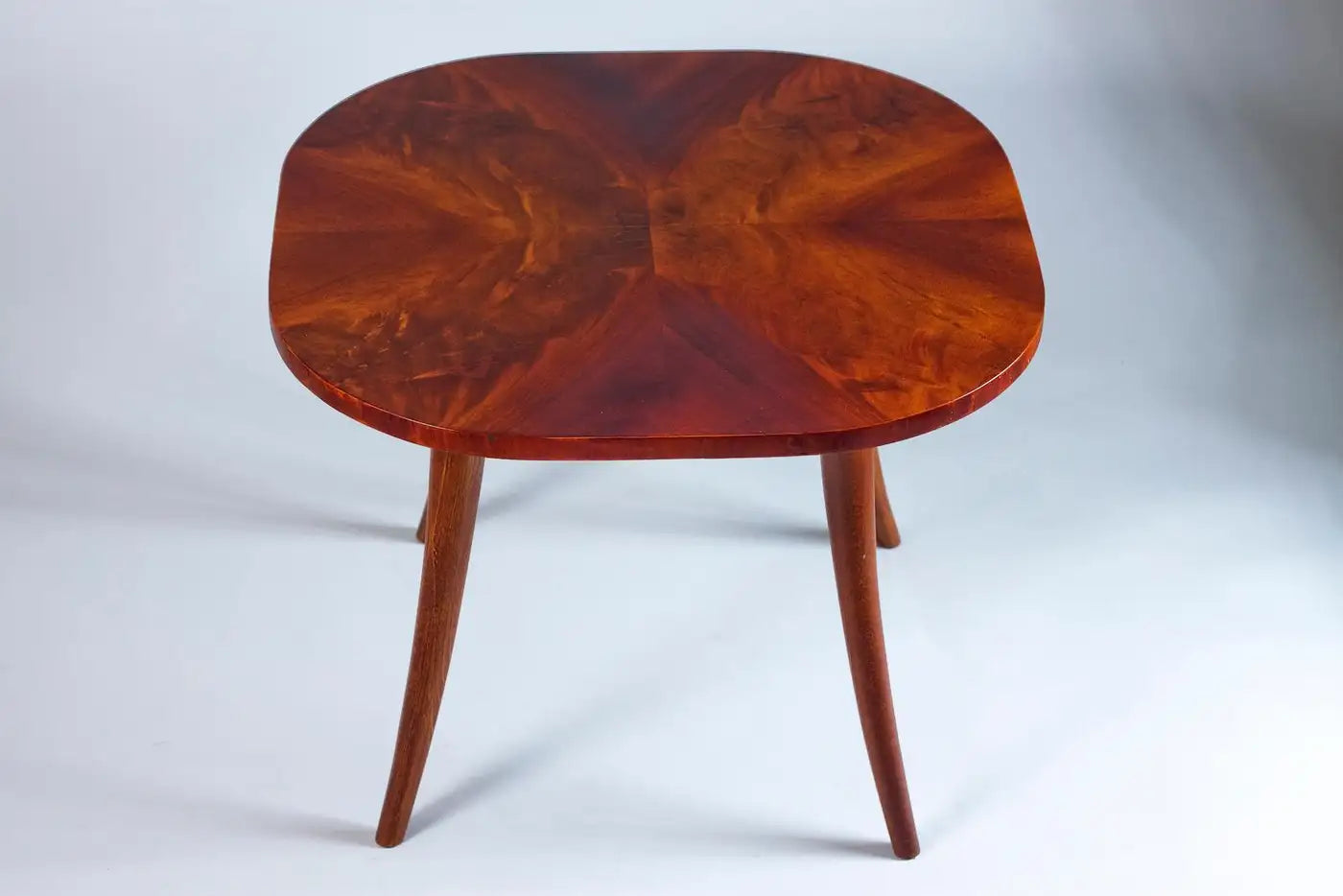 Coffee_Table_by_Gunnel_Nyman_from_1950s_Finland