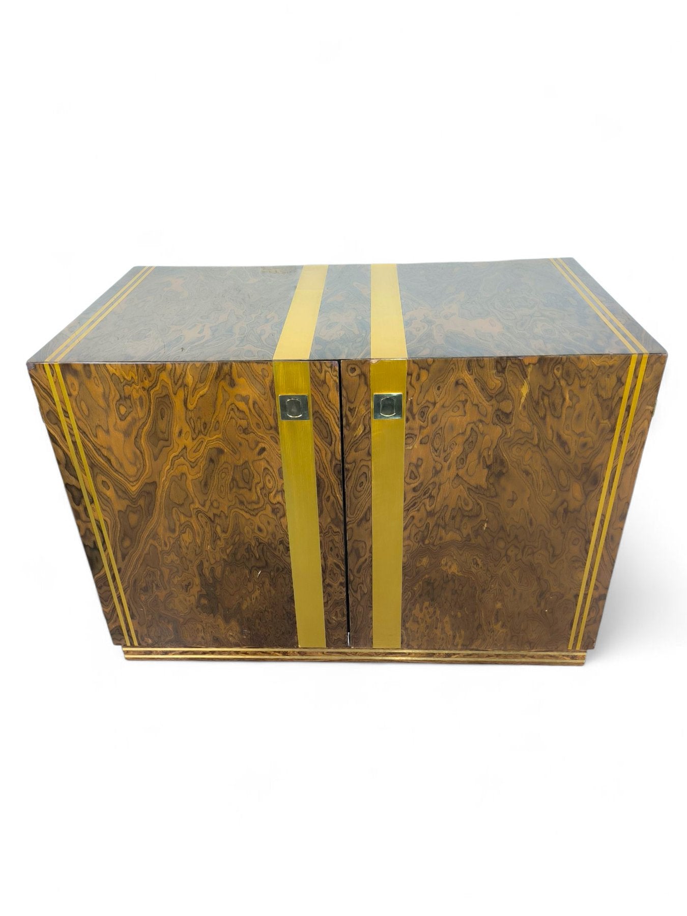 Comò_di_Poggioli_in_Radica_di_Olmo_e_Ottone_1970_Italia