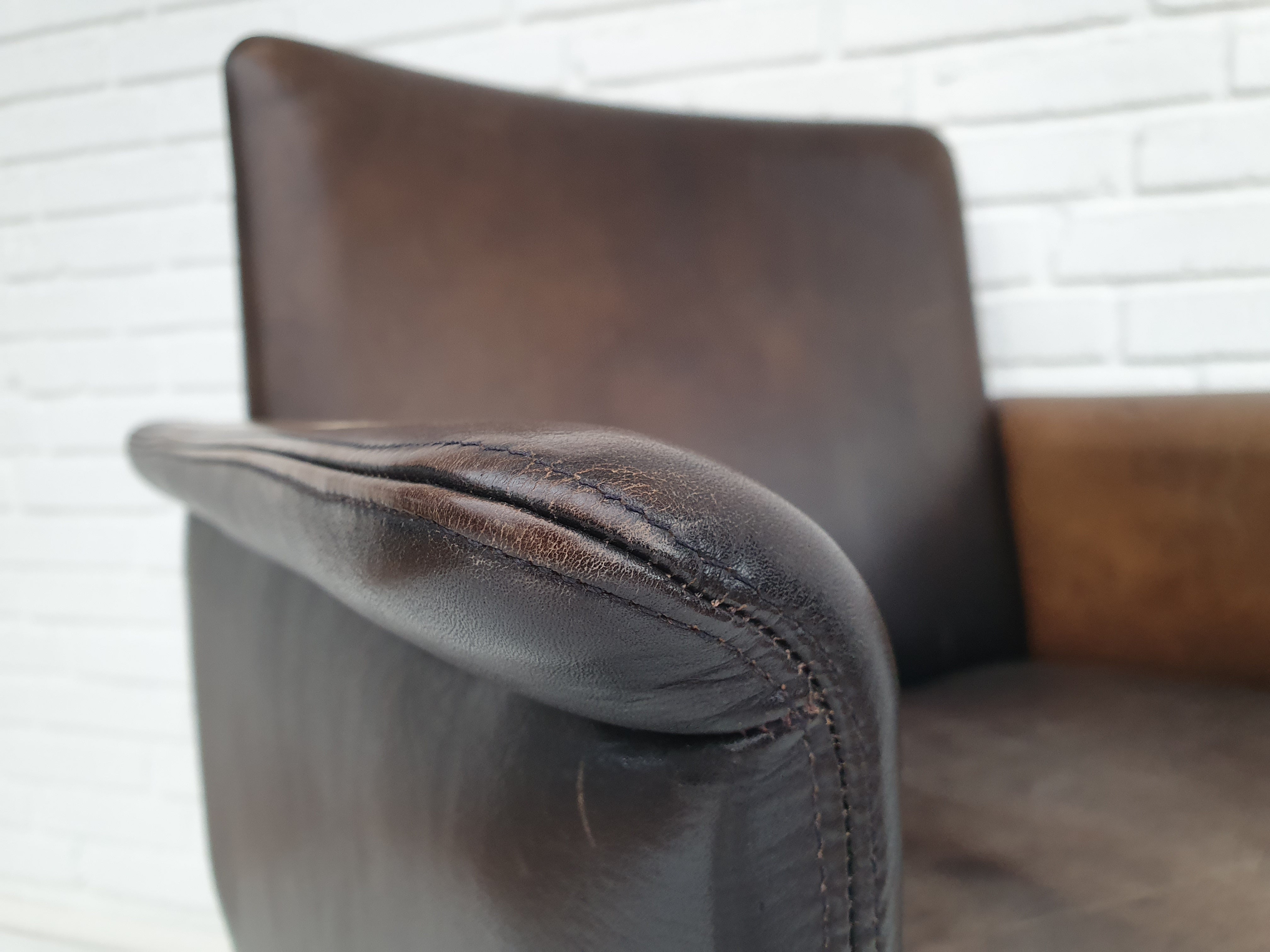 Conference_Chair_by_Hans_Olsen_circa_1970_Denmark