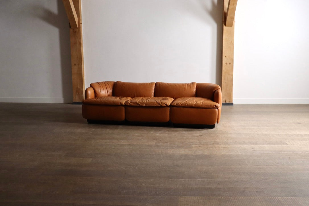 Confidential_Modular_Sofa_by_Alberto_Rosselli_in_Cognac_Leather_from_1970s_Italy