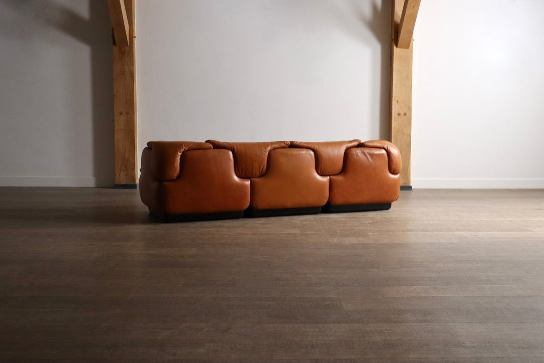 Confidential_Modular_Sofa_by_Alberto_Rosselli_in_Cognac_Leather_from_1970s_Italy