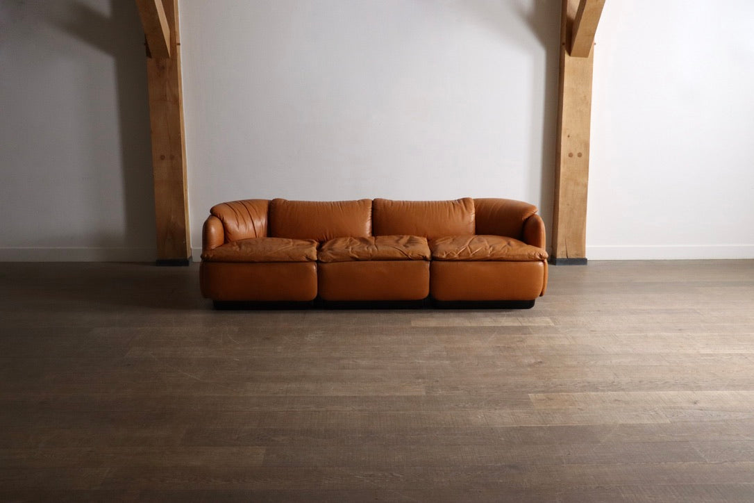 Confidential_Modular_Sofa_by_Alberto_Rosselli_in_Cognac_Leather_from_1970s_Italy