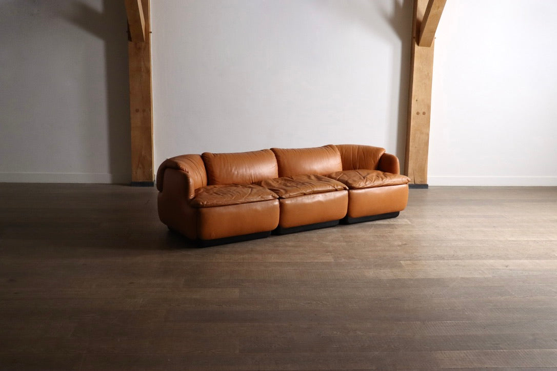 Confidential_Modular_Sofa_by_Alberto_Rosselli_in_Cognac_Leather_from_1970s_Italy