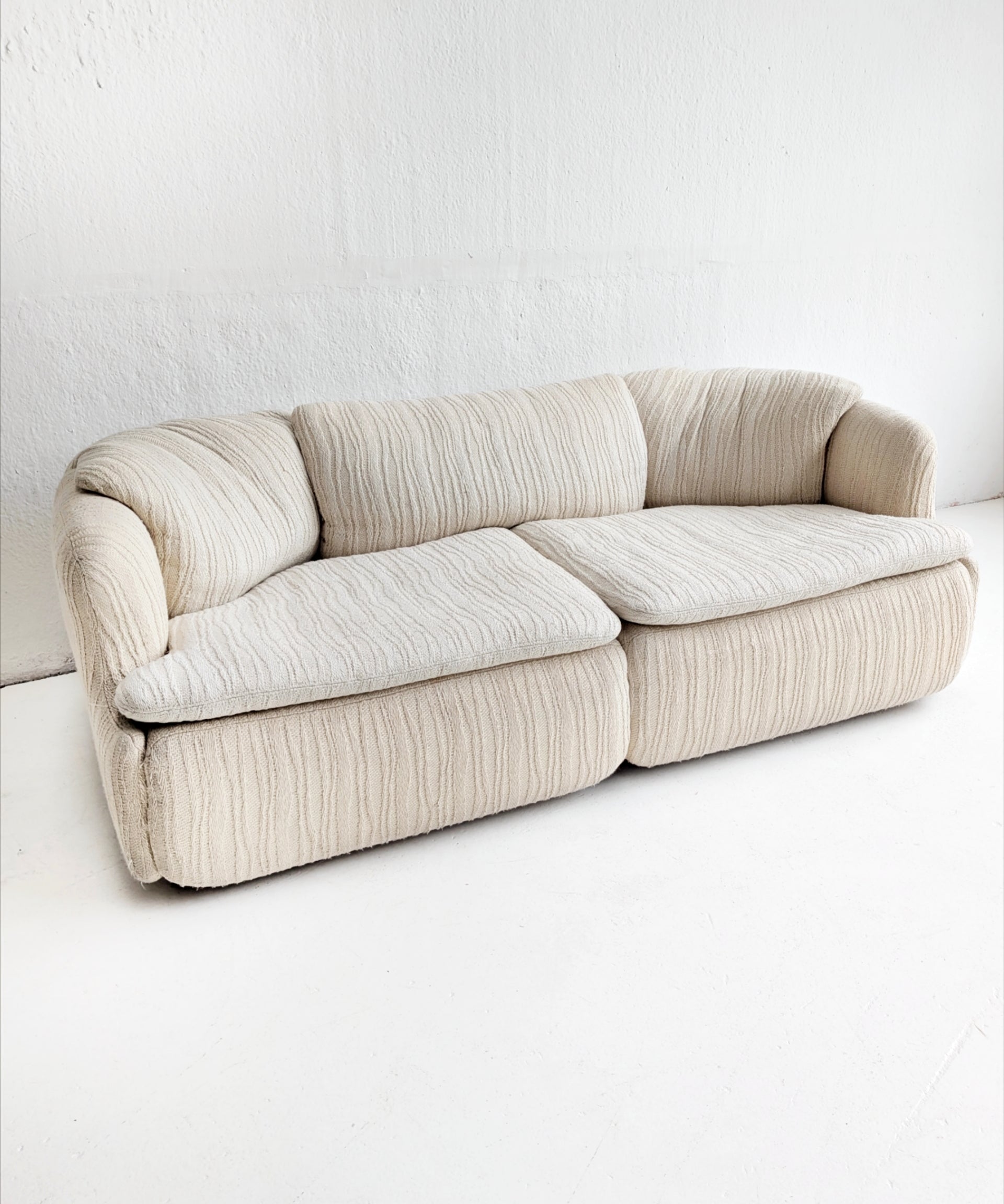 Confidential_Lounge_Chair_by_Alberto_Rosselli_for_Saporiti,_1972,_Italy