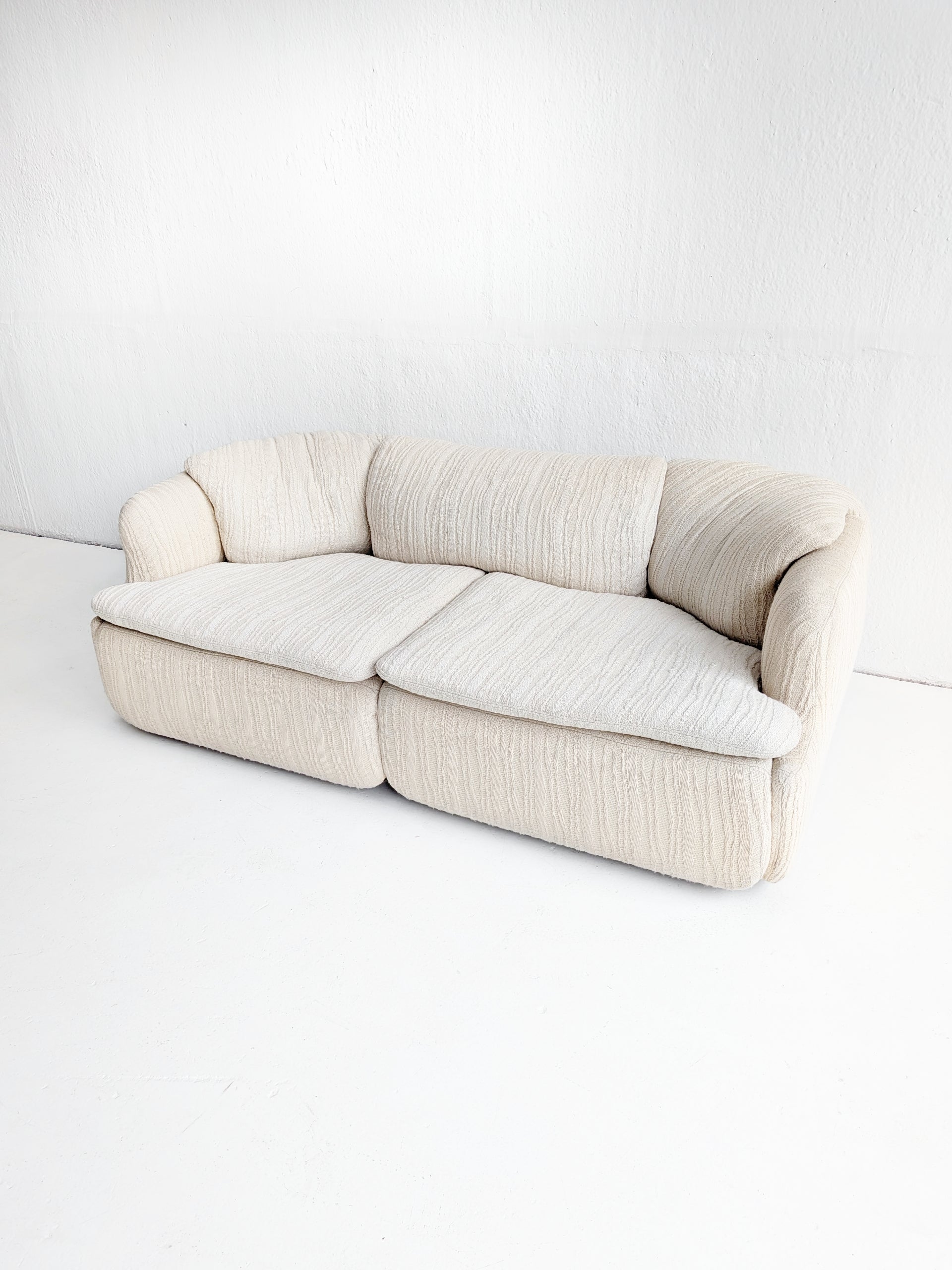 Confidential_Lounge_Chair_by_Alberto_Rosselli_for_Saporiti,_1972,_Italy