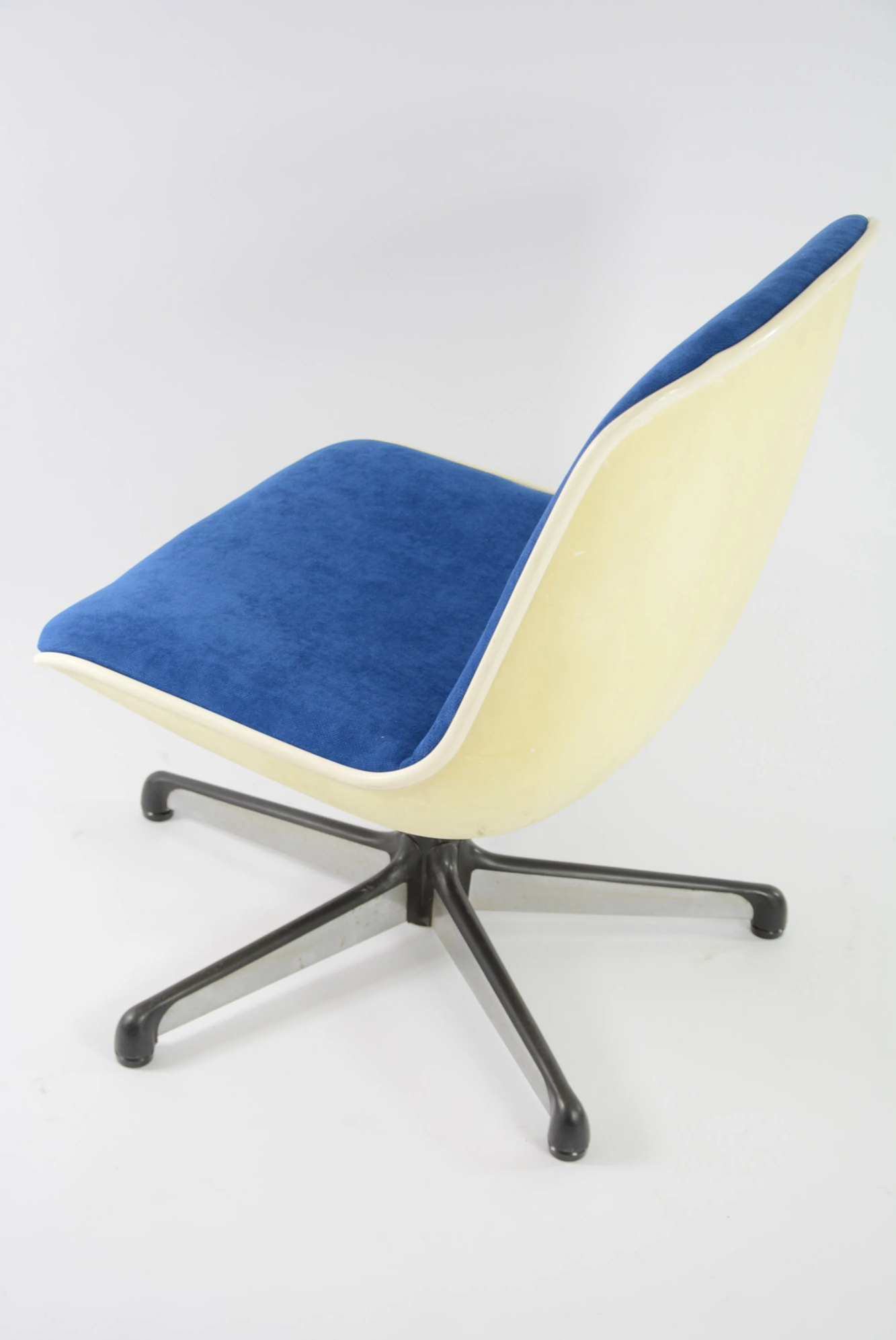 CONFORTO_swivel_armchair_by_Charles_Pollock_1970s