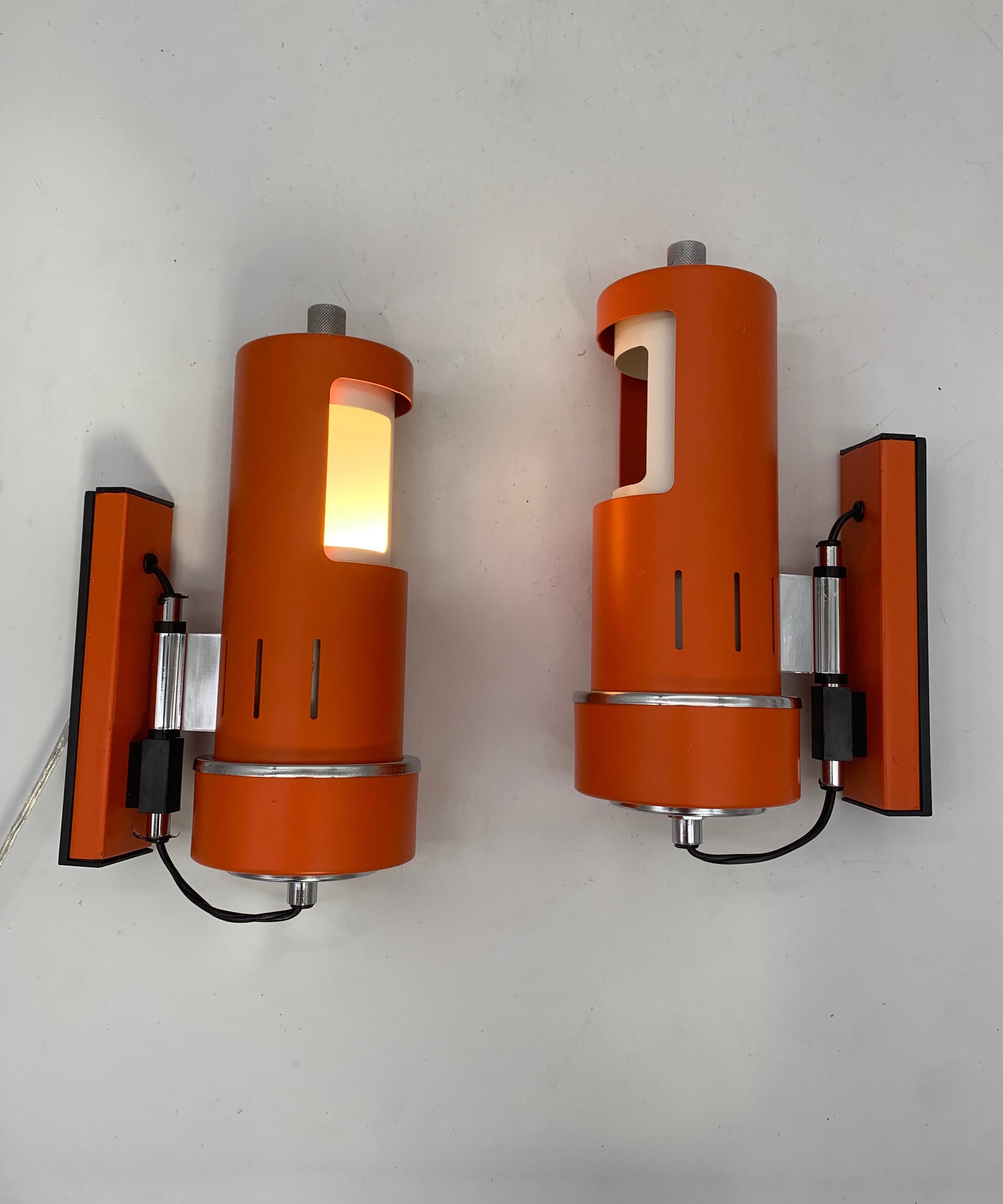 Set_of_2_Space_Age_Adjustable_Wall_Sconces_in_Orange_Metal,_Italian_Modern_Lighting,_1970s