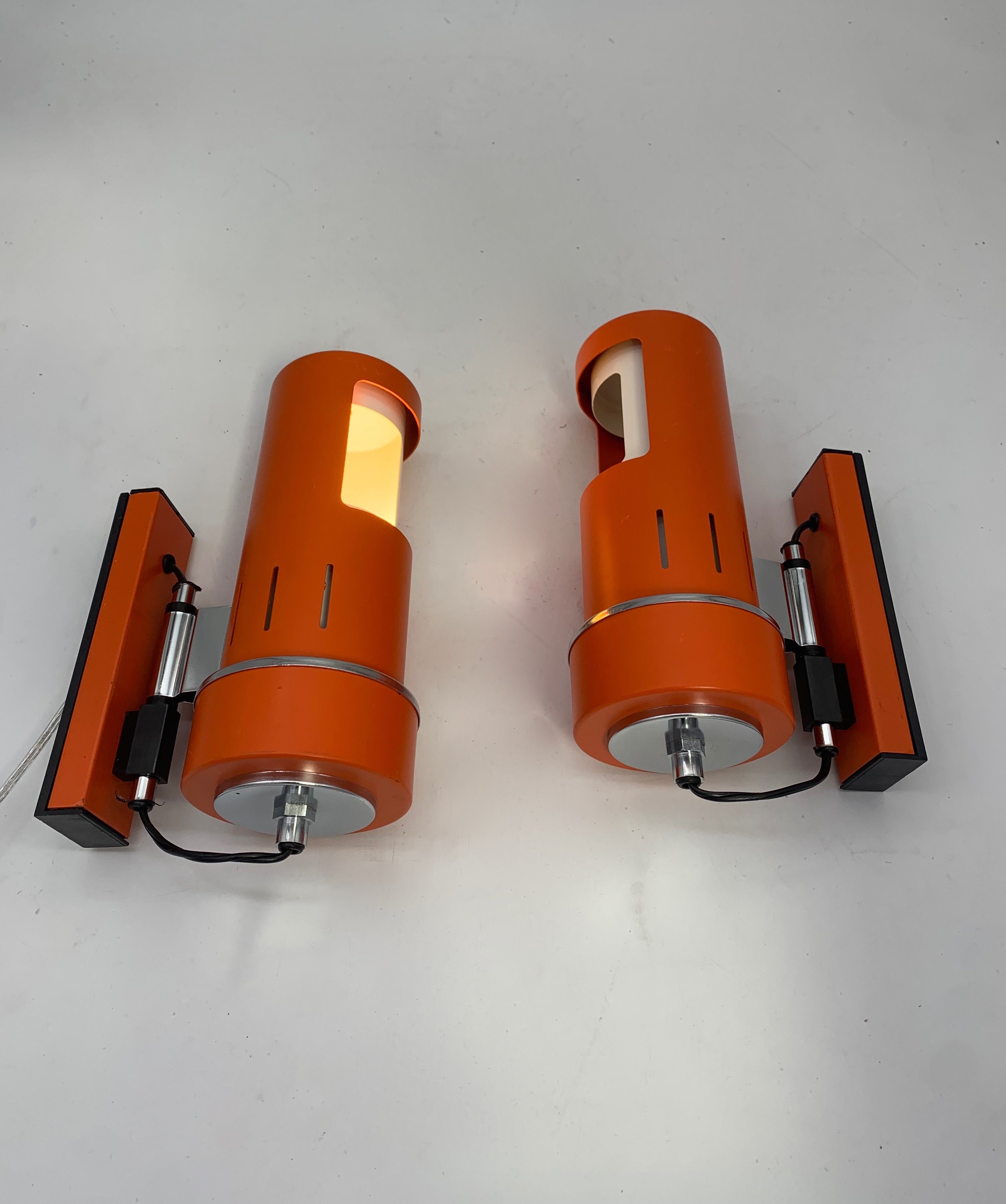 Set_of_2_Space_Age_Adjustable_Wall_Sconces_in_Orange_Metal,_Italian_Modern_Lighting,_1970s