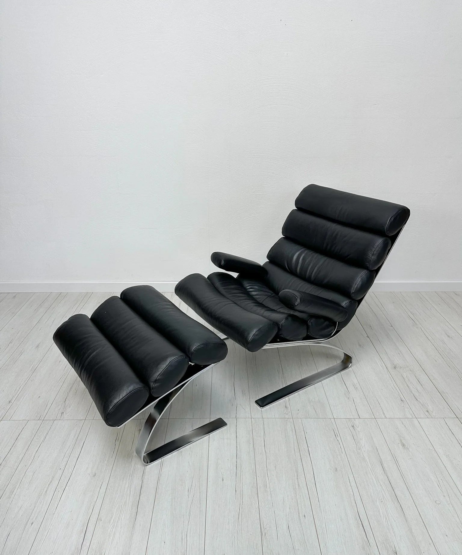Set_of_Sinus_Lounge_Armchair_and_Matching_Footstool_by_Reinhold_Adolf_&_Hans-Jürgen_Schröpfer_for_COR