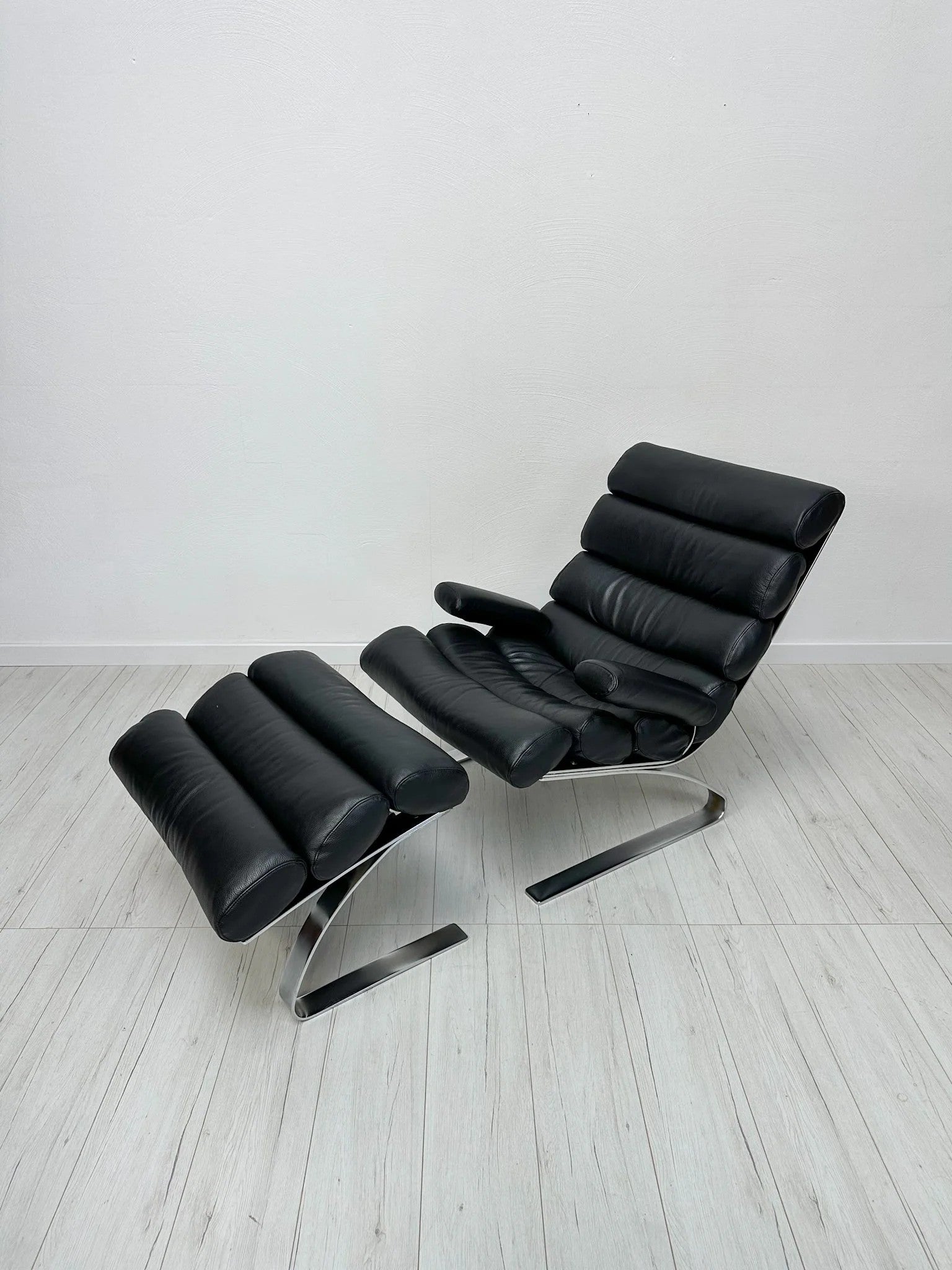 Set_of_Sinus_Lounge_Armchair_and_Matching_Footstool_by_Reinhold_Adolf_&_Hans-Jürgen_Schröpfer_for_COR