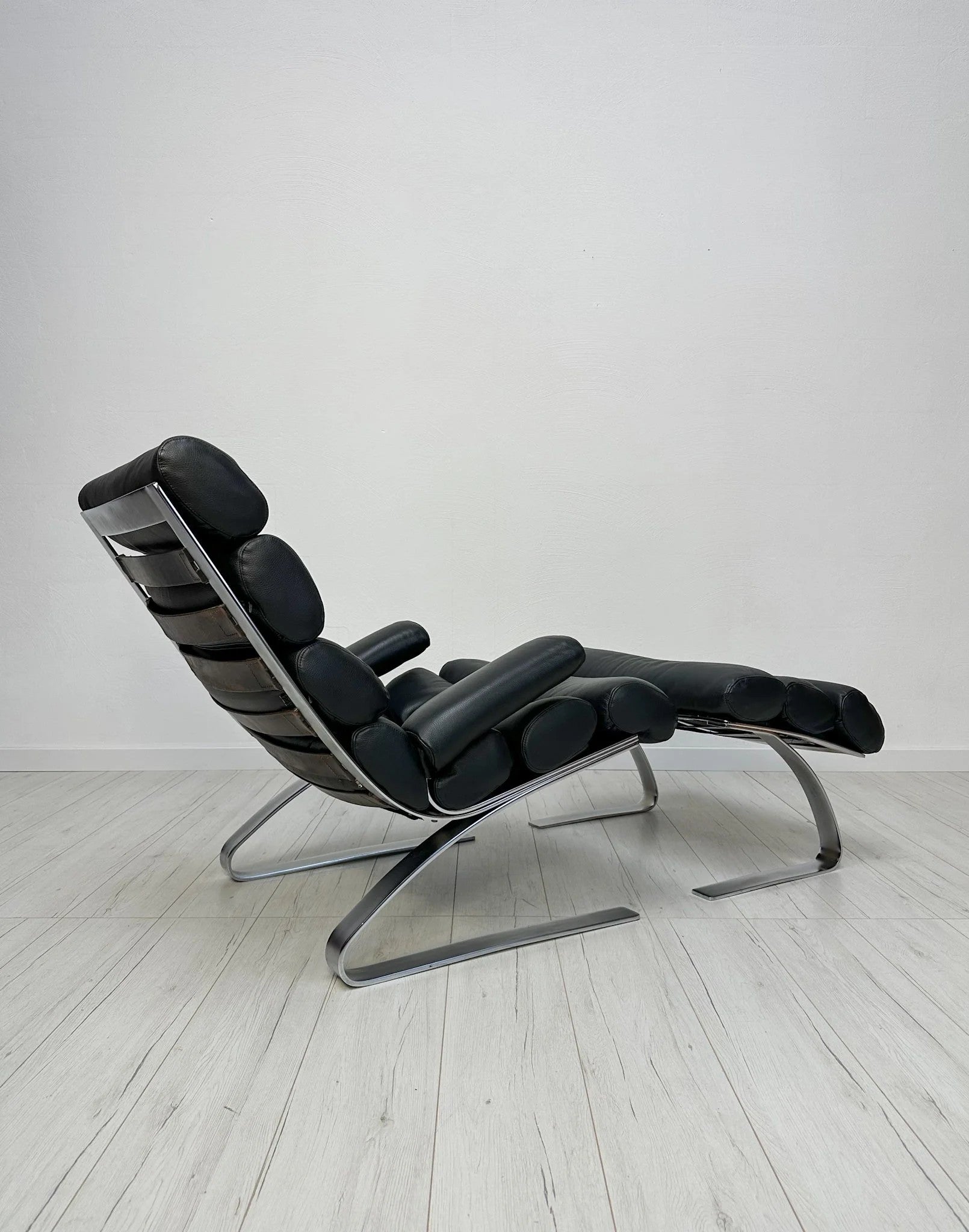 Set_of_Sinus_Lounge_Armchair_and_Matching_Footstool_by_Reinhold_Adolf_&_Hans-Jürgen_Schröpfer_for_COR