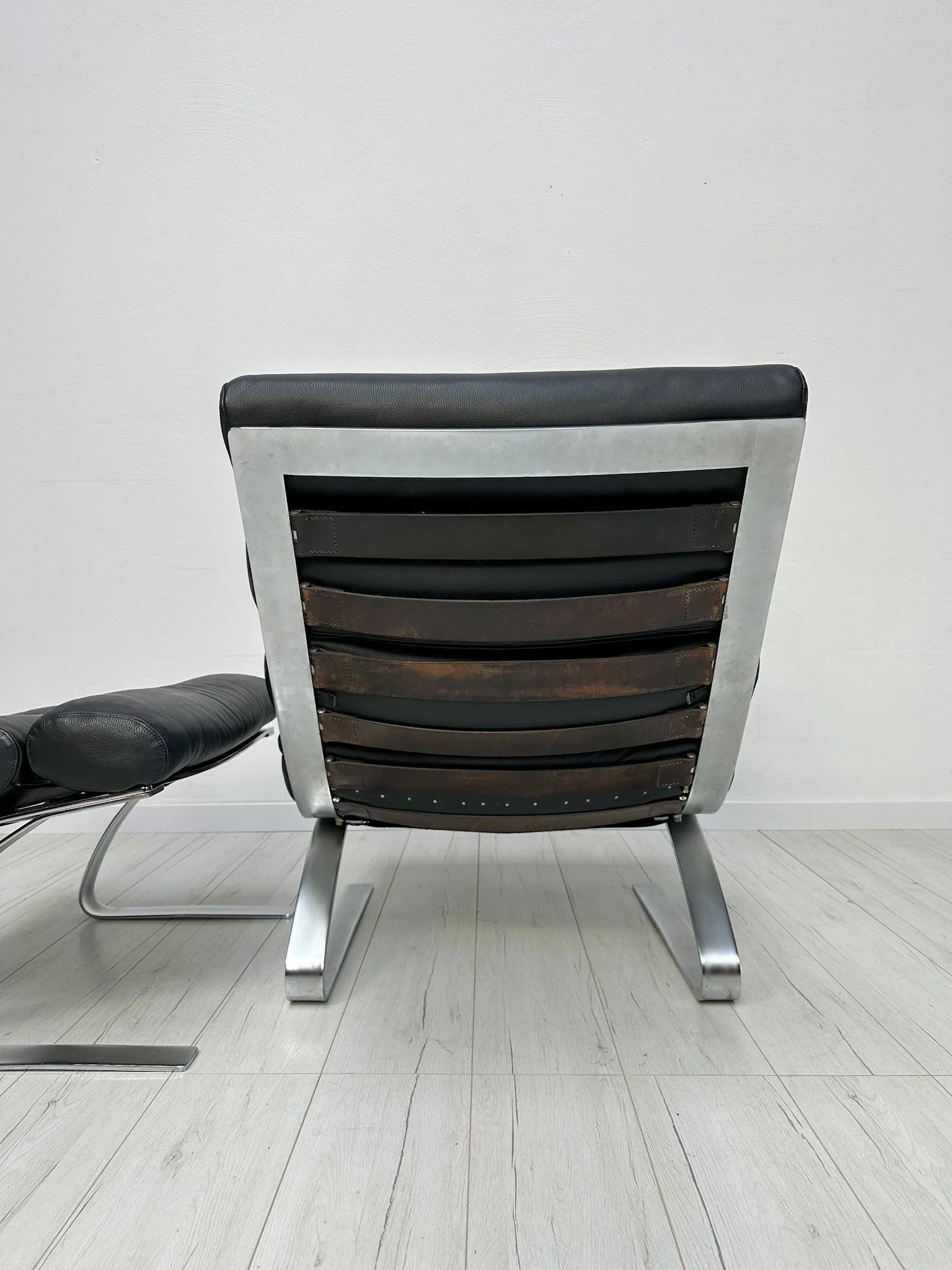 Set_of_Sinus_Lounge_Armchair_and_Matching_Footstool_by_Reinhold_Adolf_&_Hans-Jürgen_Schröpfer_for_COR