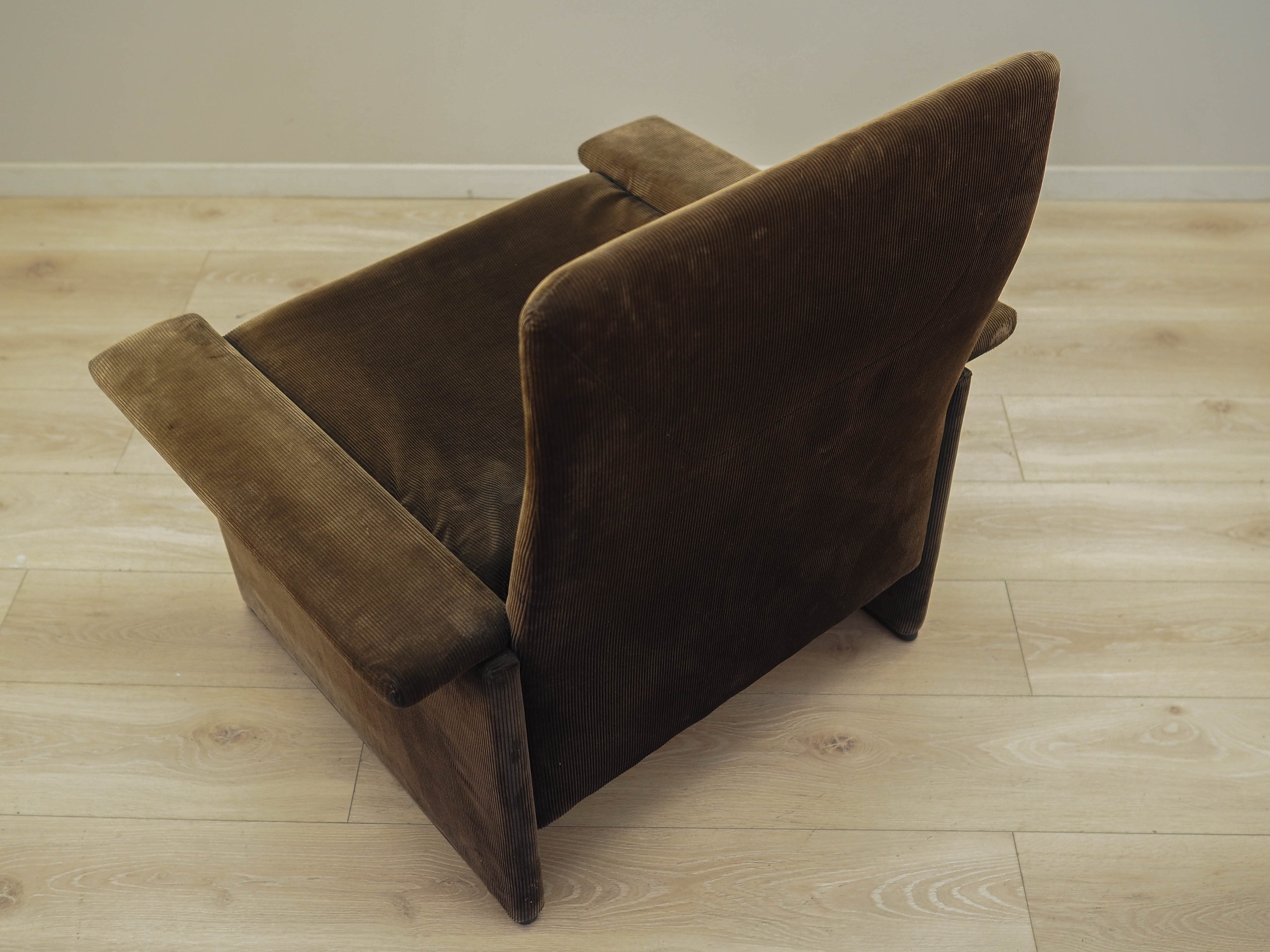 Corduroy_Lounge_Armchair,_1970s,_Italy