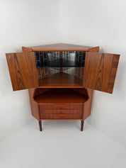 Corner_Bar_Cabinet_by_Gunnar_Falsig_for_Falsigs_Møbelfabrik,_Teak,_Denmark,_1960s