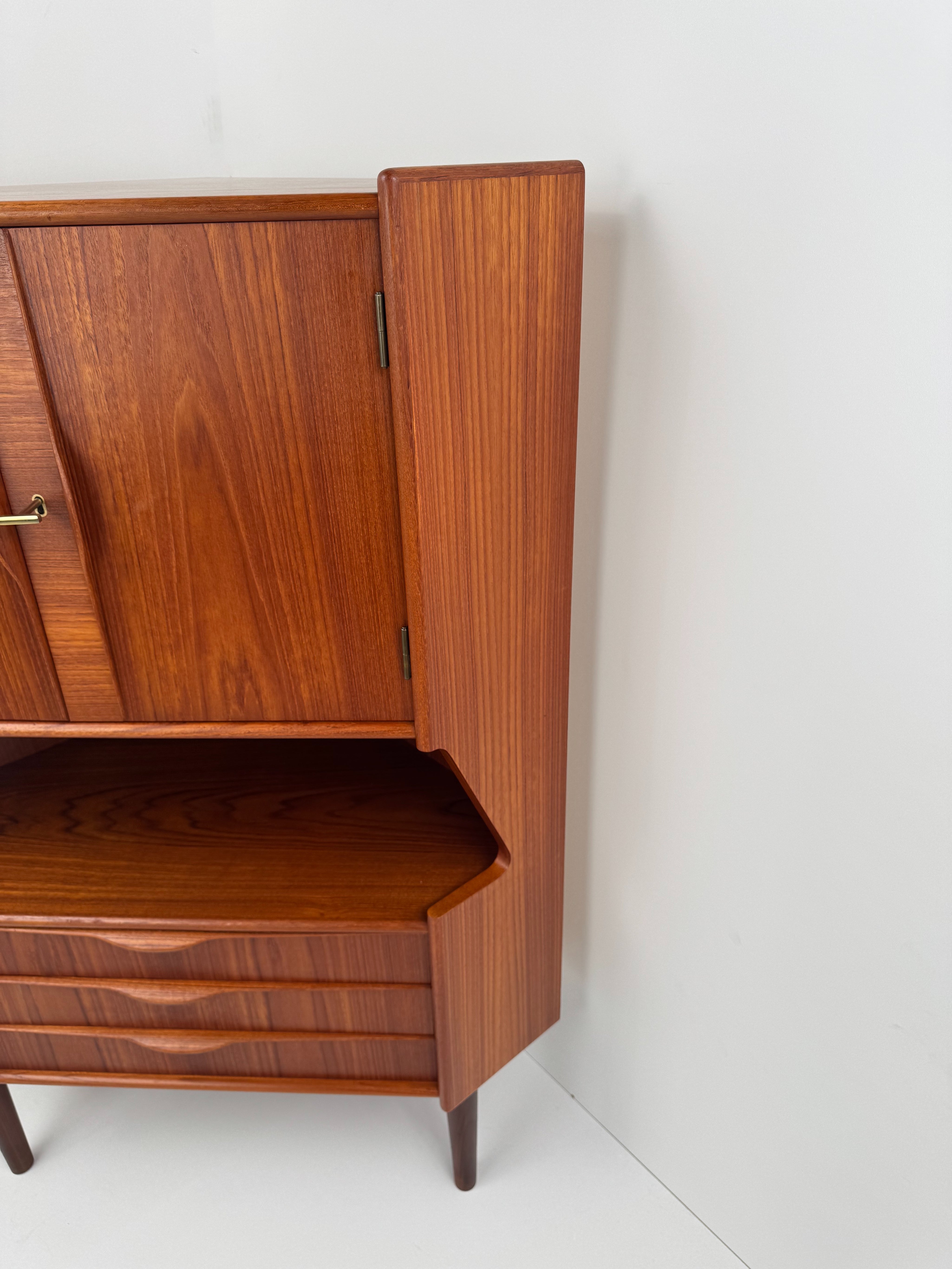 Corner_Bar_Cabinet_by_Gunnar_Falsig_for_Falsigs_Møbelfabrik,_Teak,_Denmark,_1960s