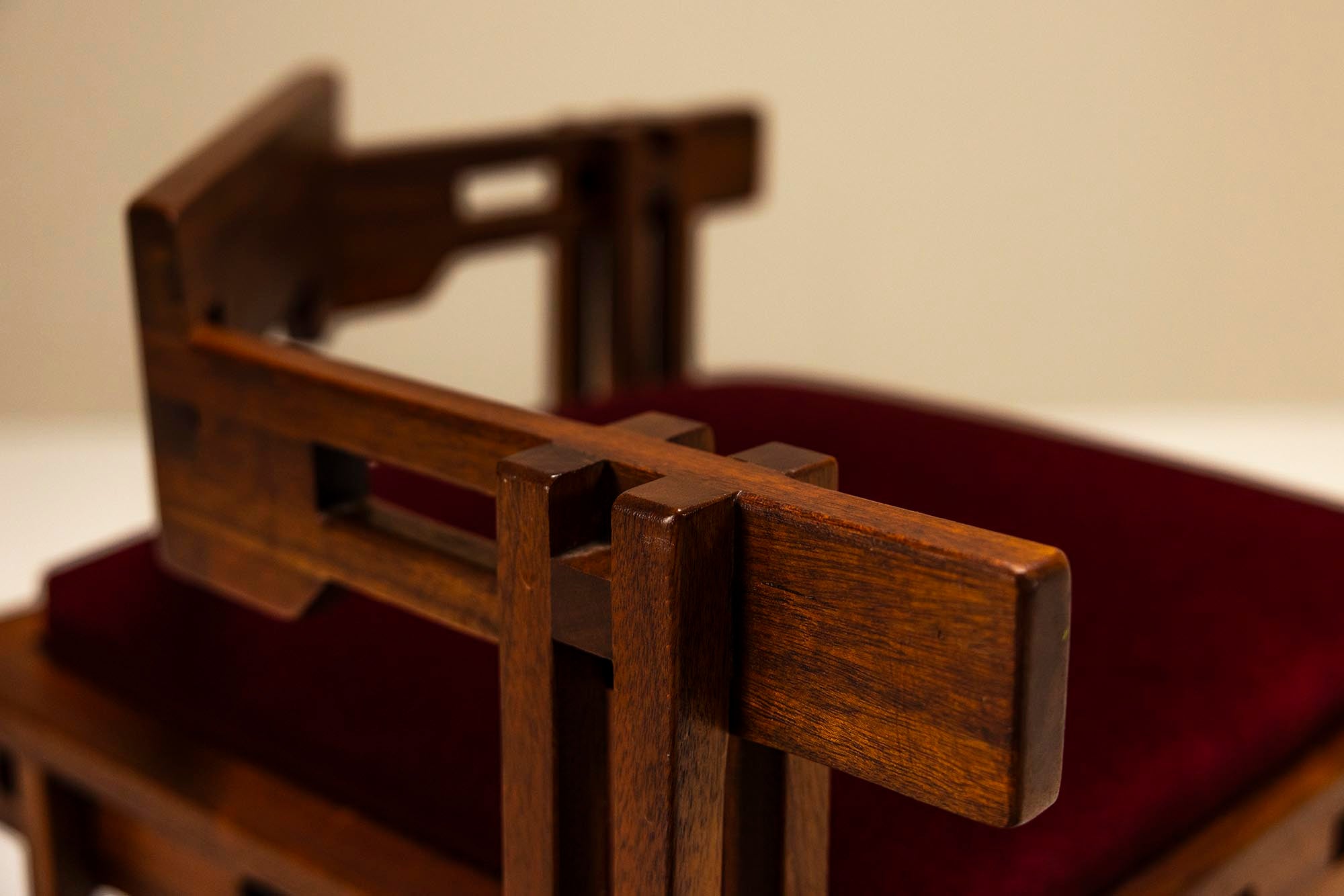 Corner_Chair_in_Art_Deco_Style