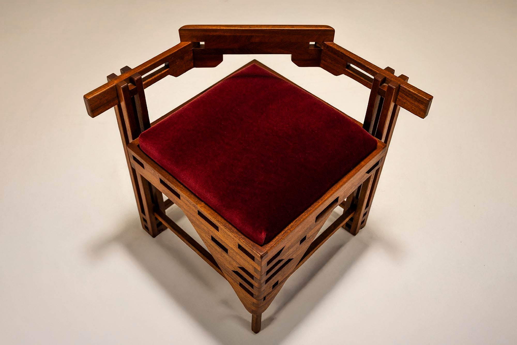 Corner_Chair_in_Art_Deco_Style