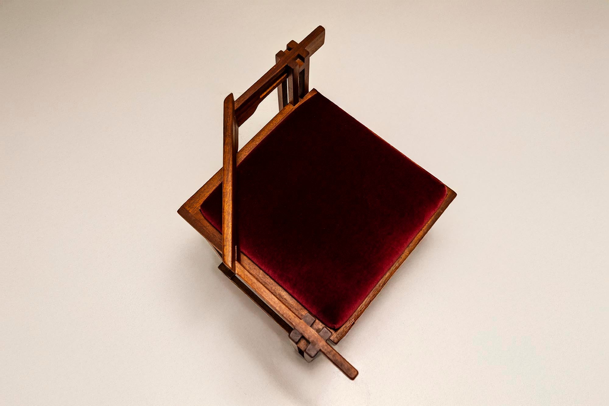 Corner_Chair_in_Art_Deco_Style