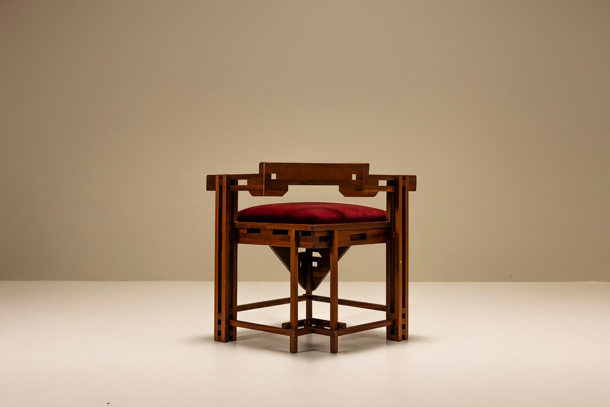 Corner_Chair_in_Art_Deco_Style