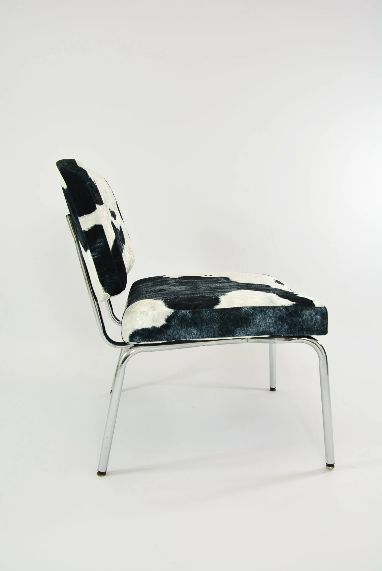 1970s-Style_Lounge_Armchair_in_Cowhide-Effect_Velvet_and_Chrome