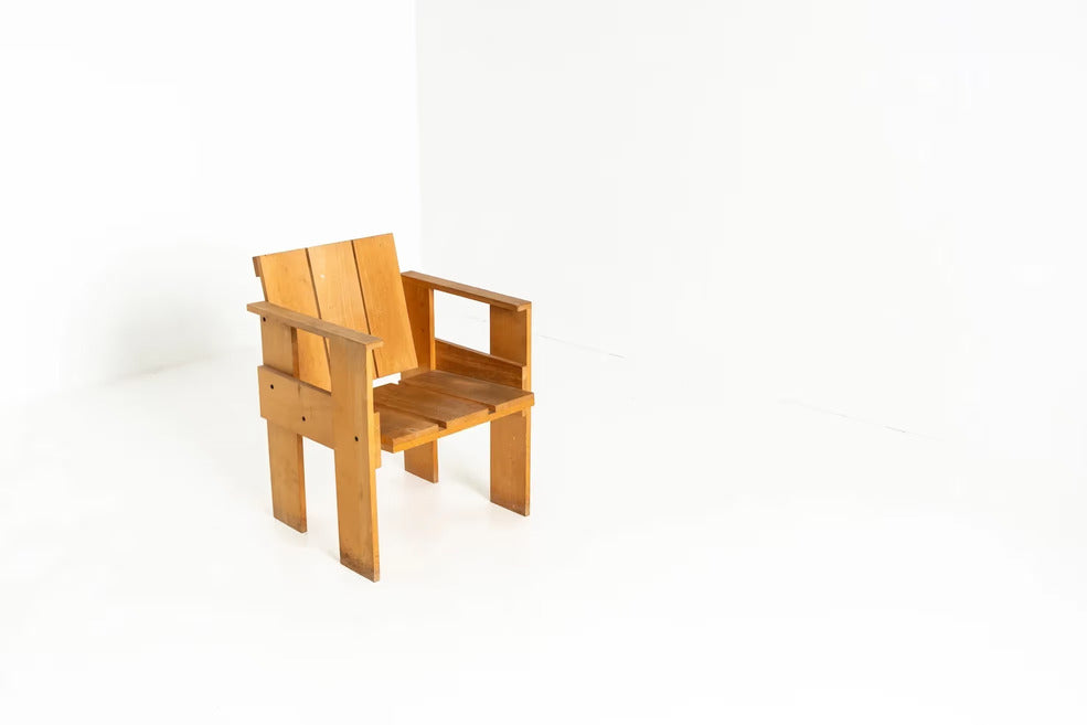 Gerrit_Rietveld_Crate_Chair,_1930s_Design,_Netherlands