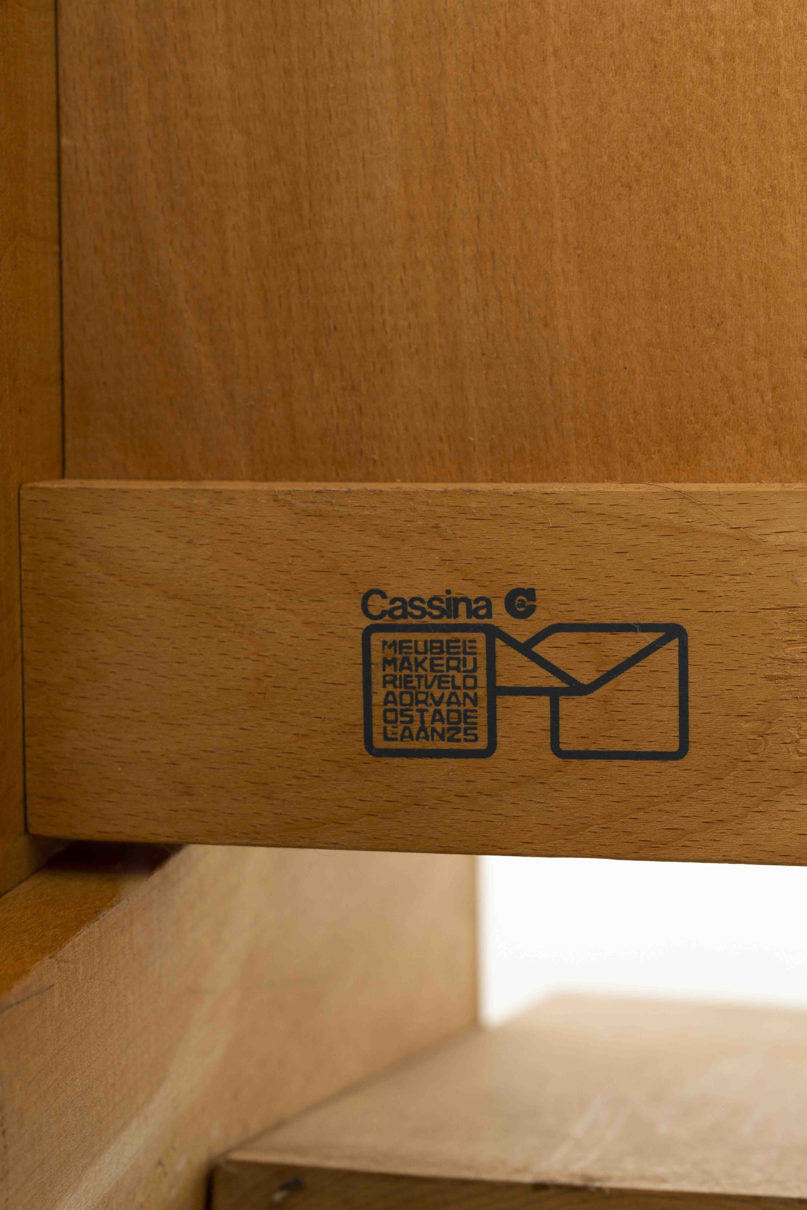 Gerrit_Rietveld_Crate_Chair,_1930s_Design,_Netherlands