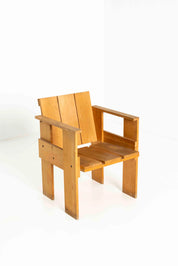 Gerrit_Rietveld_Crate_Chair,_1930s_Design,_Netherlands