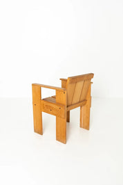 Gerrit_Rietveld_Crate_Chair,_1930s_Design,_Netherlands
