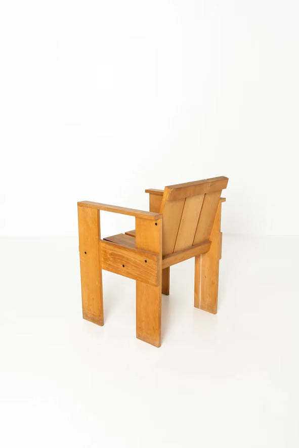 Gerrit_Rietveld_Crate_Chair,_1930s_Design,_Netherlands